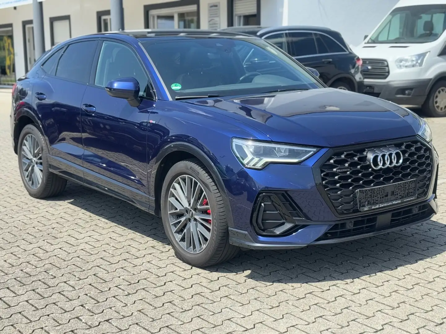 Audi Q3 Sportback 40 TDI quattro S line*Pano*StandHZ Blau - 1