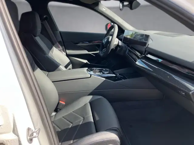 BMW i5 eDrive40 Touring Ansicht 11