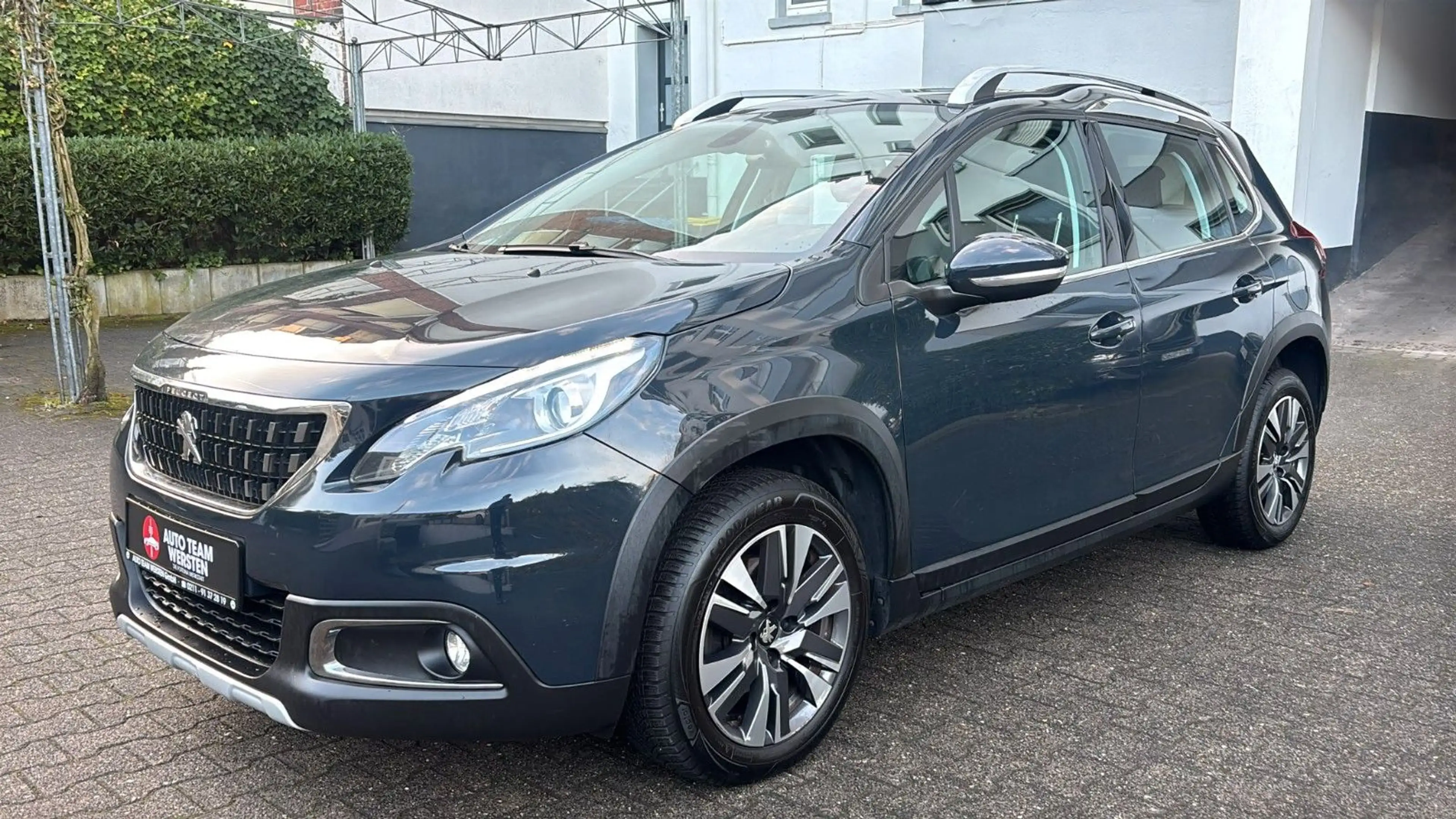 Peugeot 2008 Allure *1.2Benzin* *Automatik*