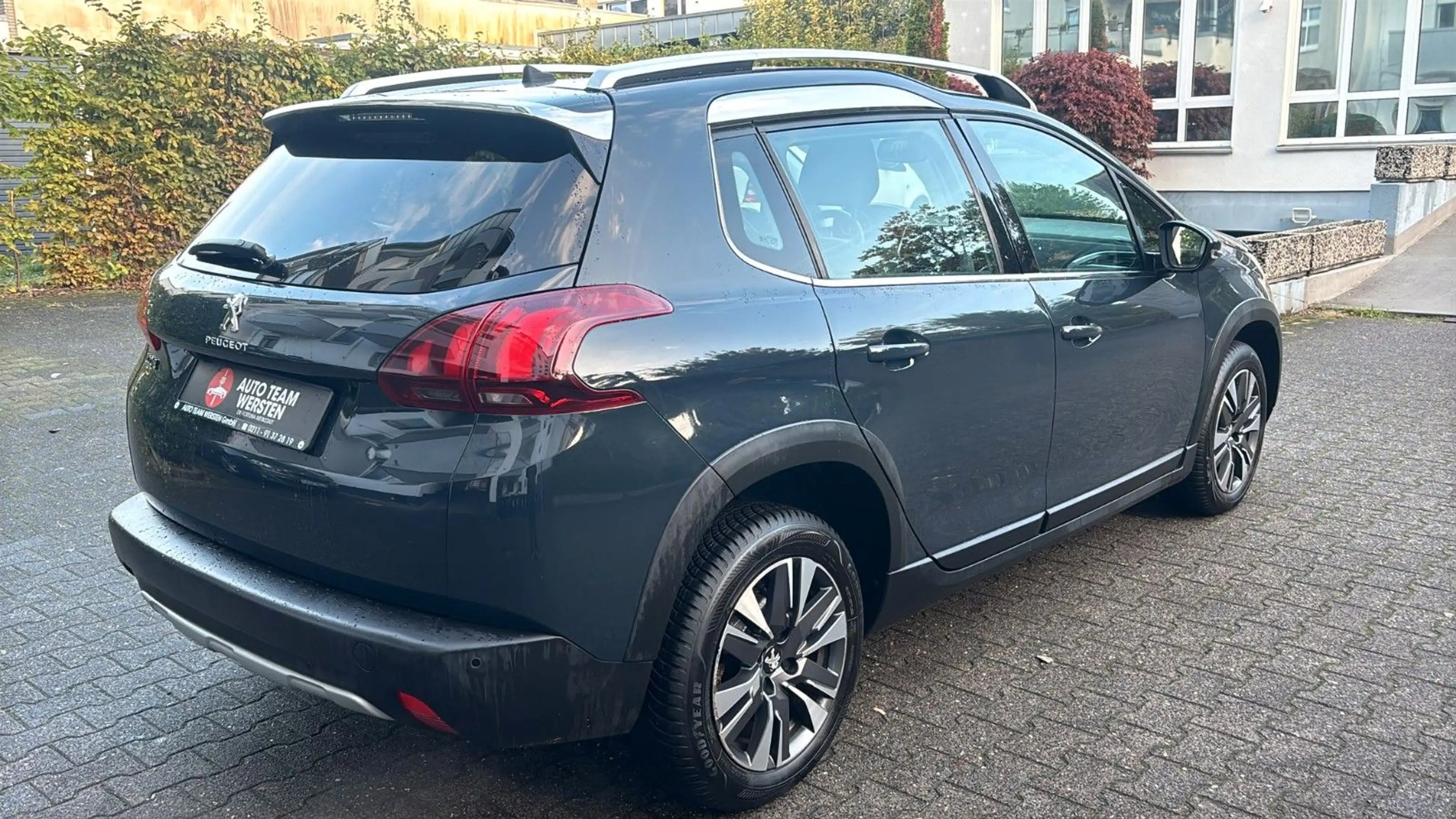 Peugeot 2008 Allure *1.2Benzin* *Automatik* — photo 6