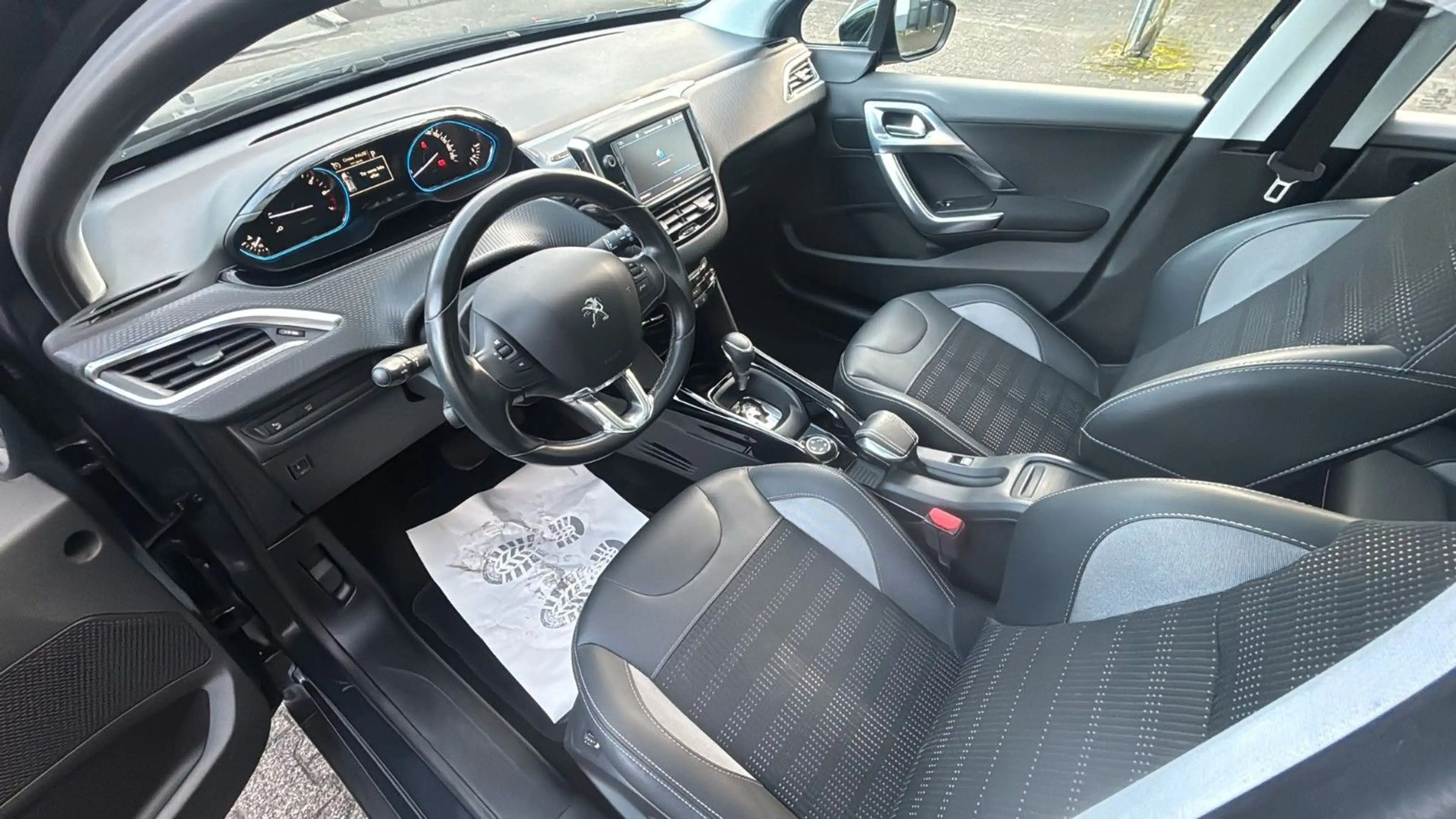 Peugeot 2008 Allure *1.2Benzin* *Automatik* — photo 10