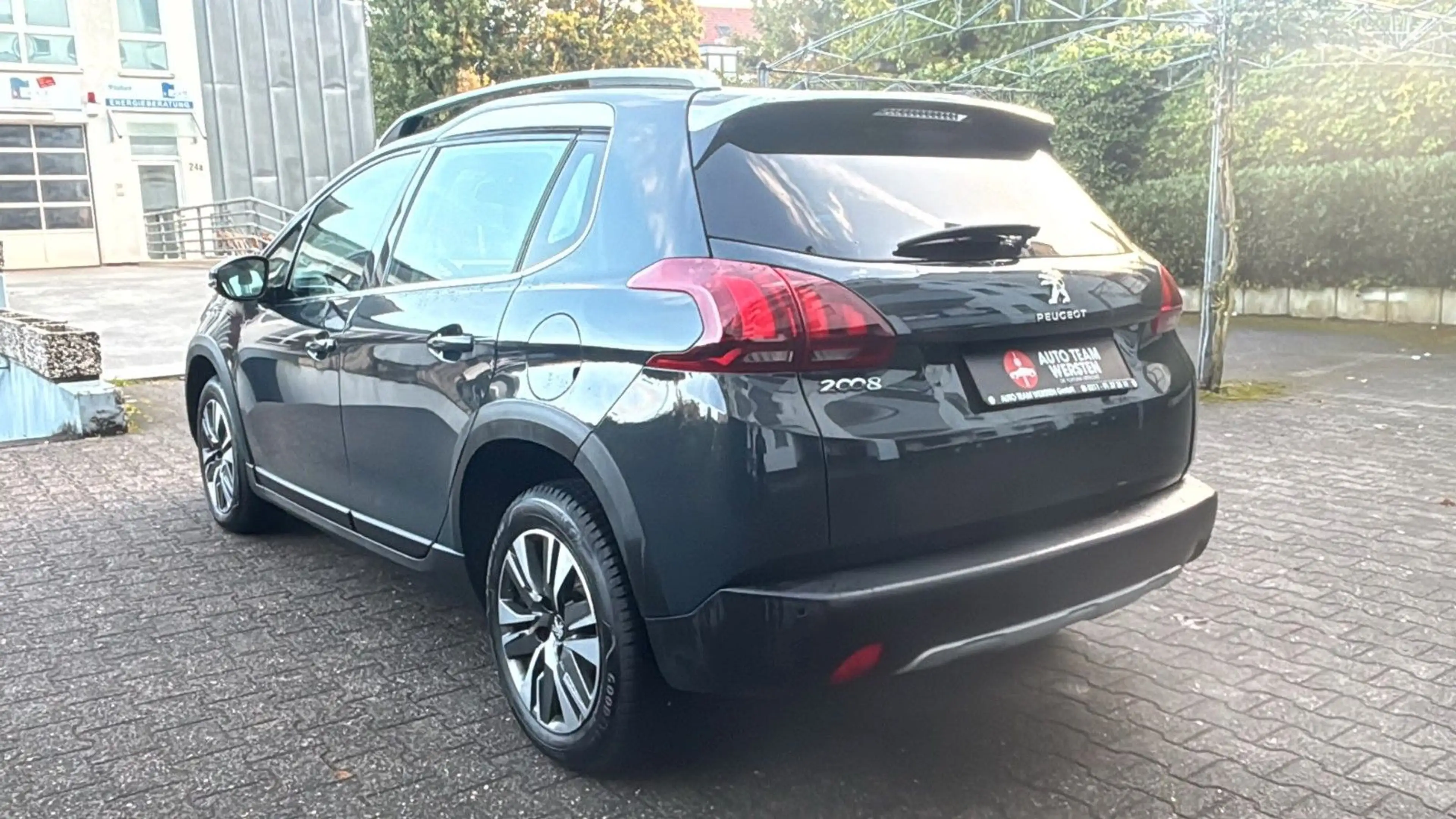Peugeot 2008 Allure *1.2Benzin* *Automatik* — photo 3