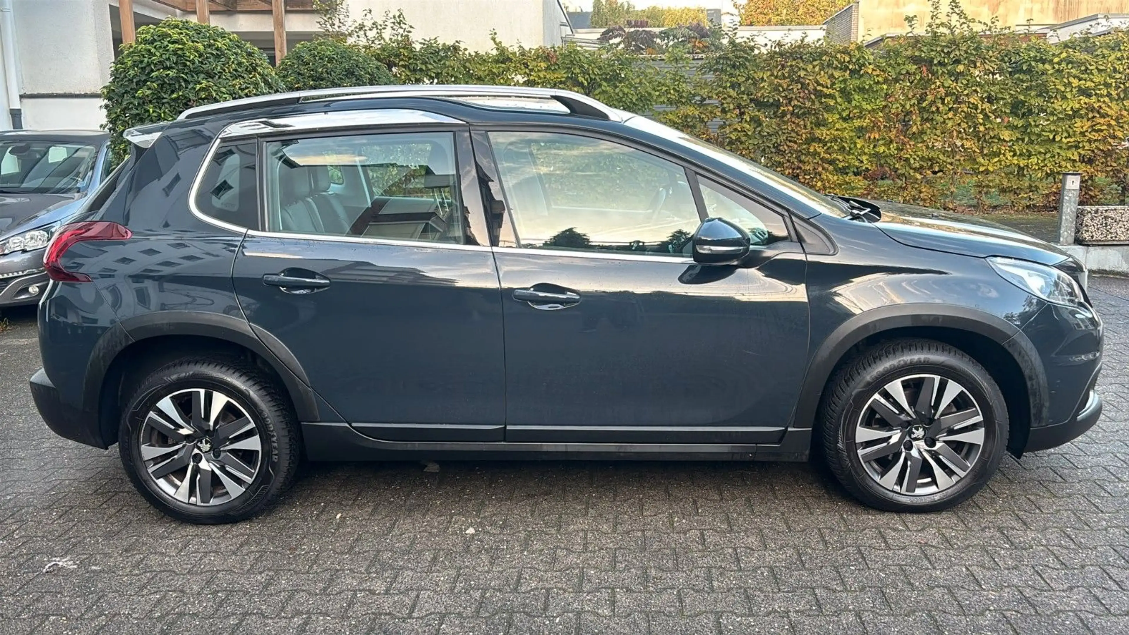 Peugeot 2008 Allure *1.2Benzin* *Automatik* — photo 7