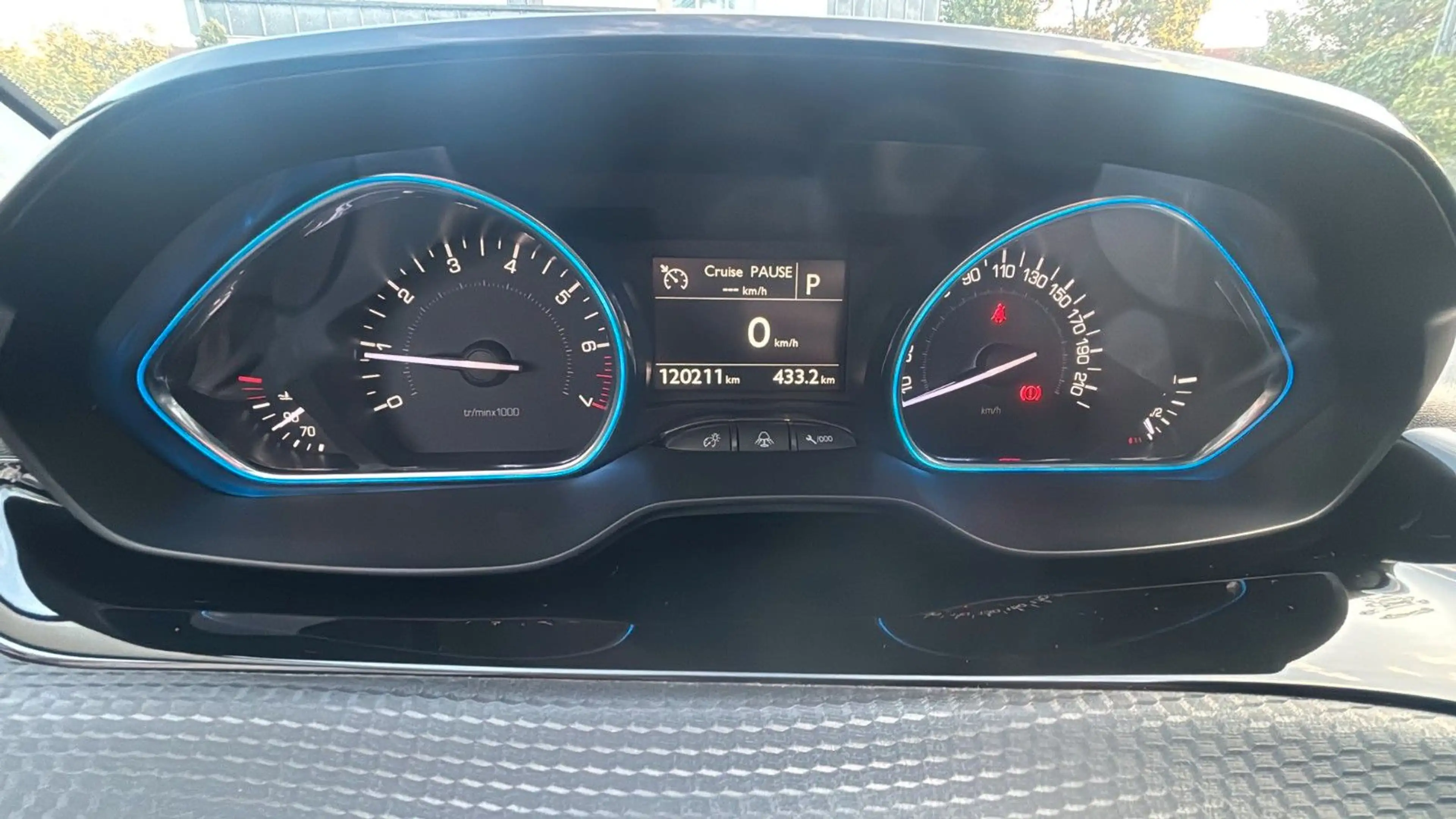 Peugeot 2008 Allure *1.2Benzin* *Automatik* — photo 14
