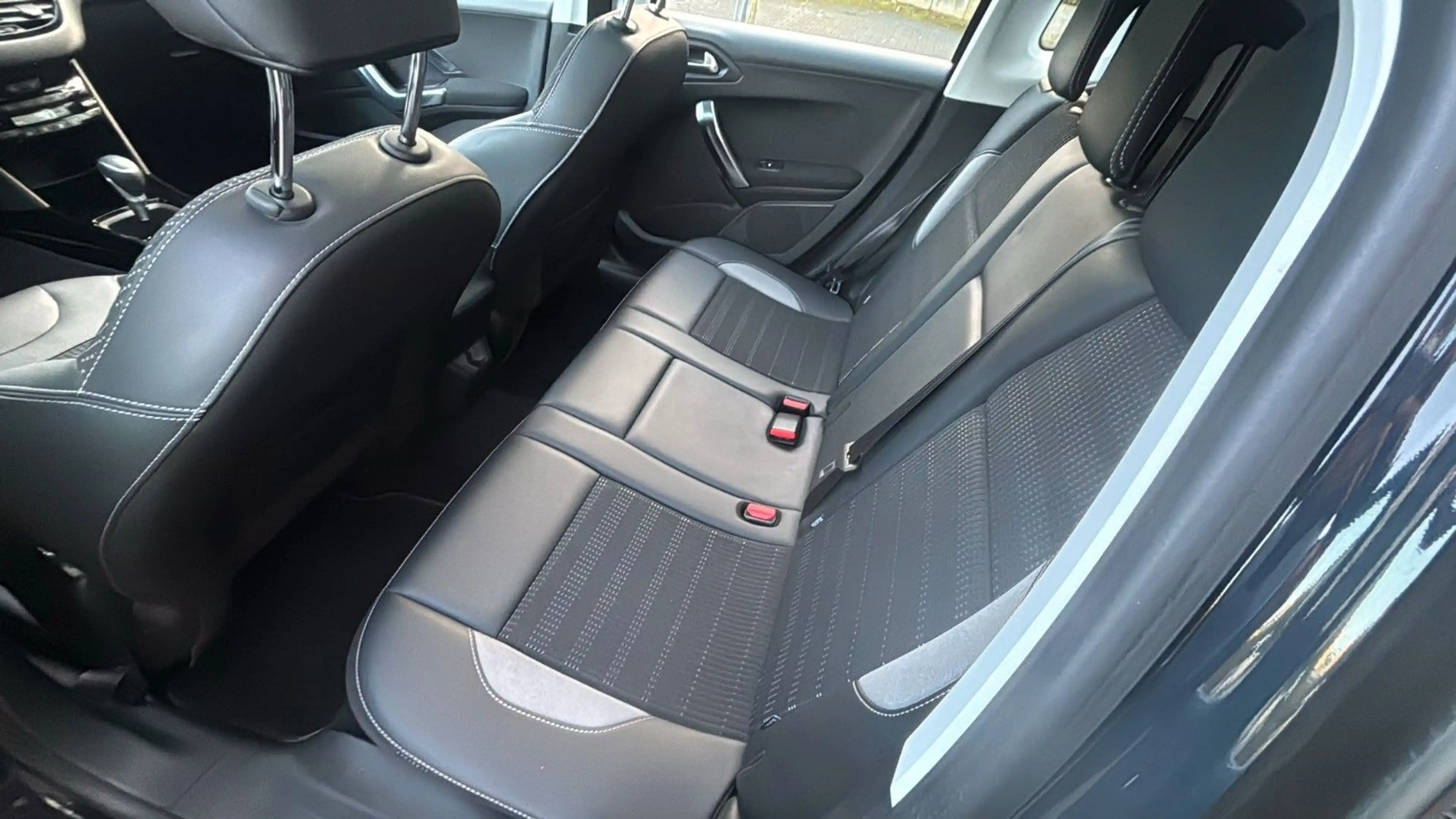 Peugeot 2008 Allure *1.2Benzin* *Automatik* — photo 15