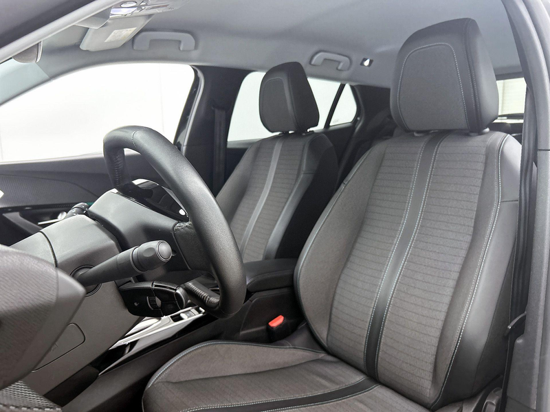 Peugeot e-2008 SUV EV Allure Pack 50 kWh 136pk | Navigatie | Acht — photo 11