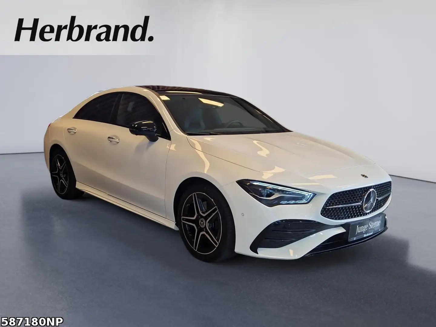 Mercedes-Benz CLA 200 AMG Weiß - 2