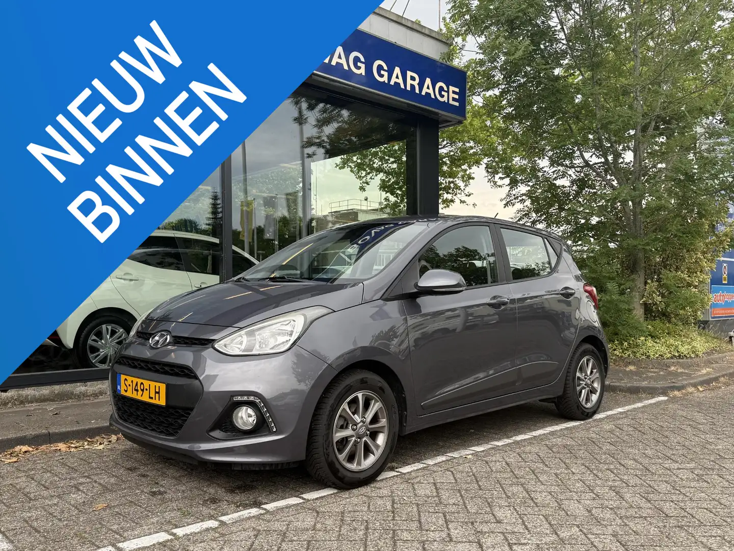 Hyundai i10 1.0i i-Motion Comfort Grau - 1