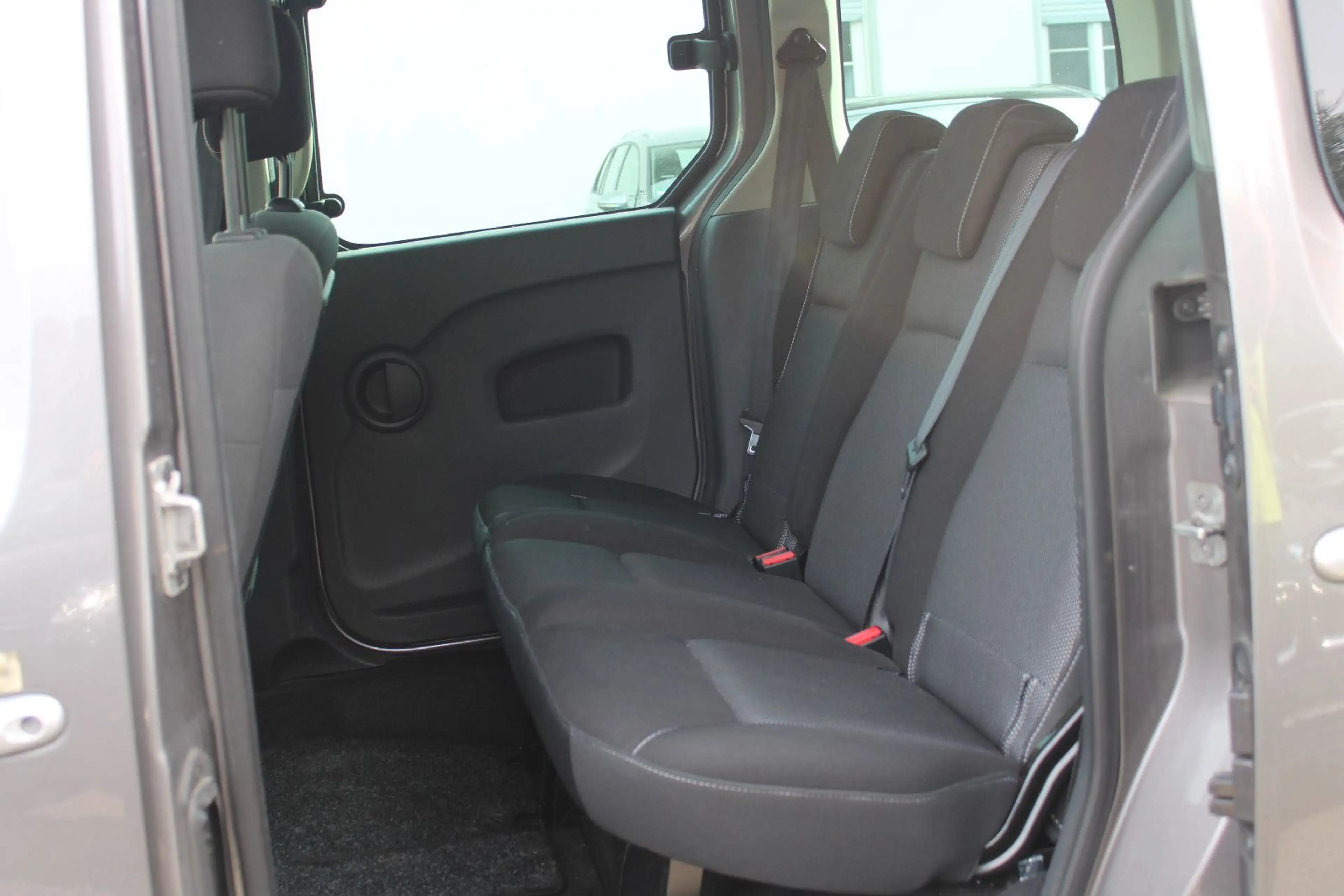 Renault Kangoo Diesel  Limited — photo 12
