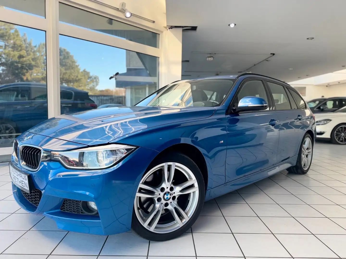 BMW 330 d Touring xDrive *M SPORT*AHK*NAVI* Blau - 2