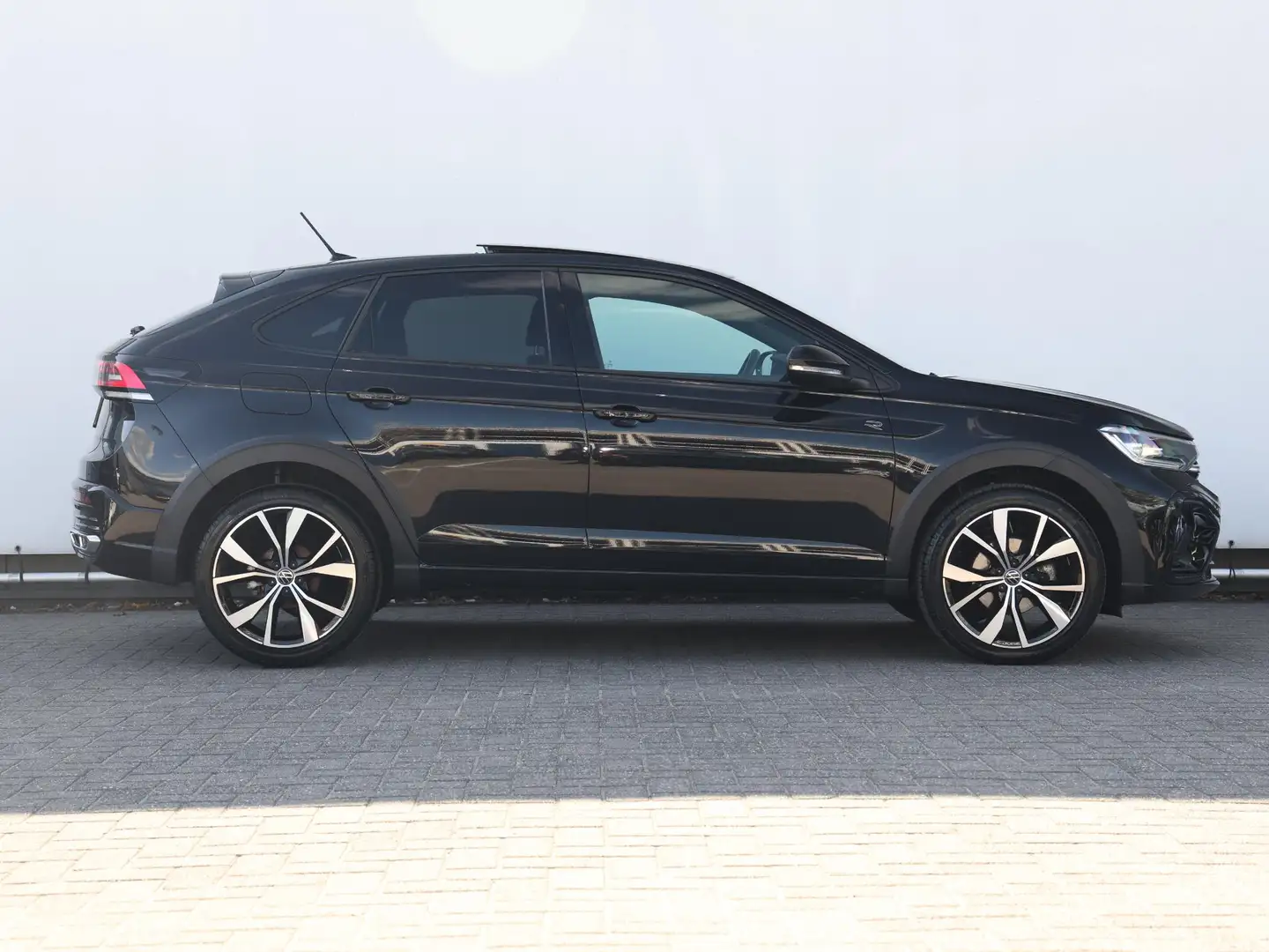 Volkswagen Taigo 1.5 TSI R-Line 150PK DSG | Led Matrix | Panoramada Zwart - 2