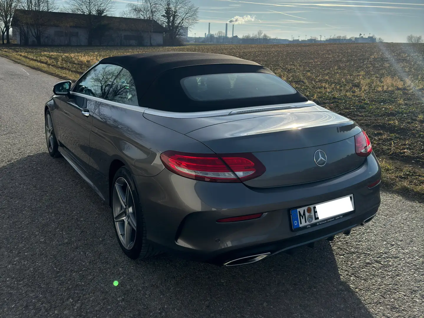 Mercedes-Benz C 300 C-Klasse Cabrio 9G-TRONIC AMG Line Vollausstattung Grau - 2