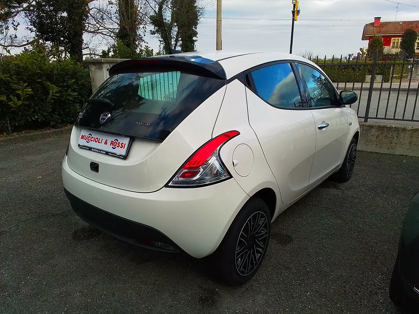 Lancia Ypsilon Gold 1.0 Hybrid 70cv Bianco - 2