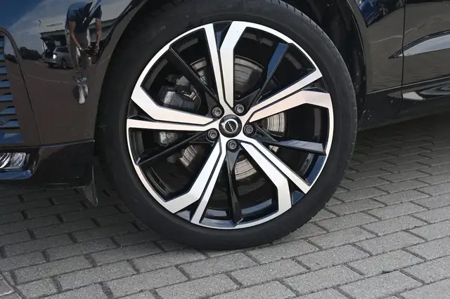 Volvo XC60 view 11