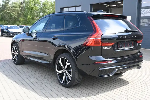 Volvo XC60 view 3