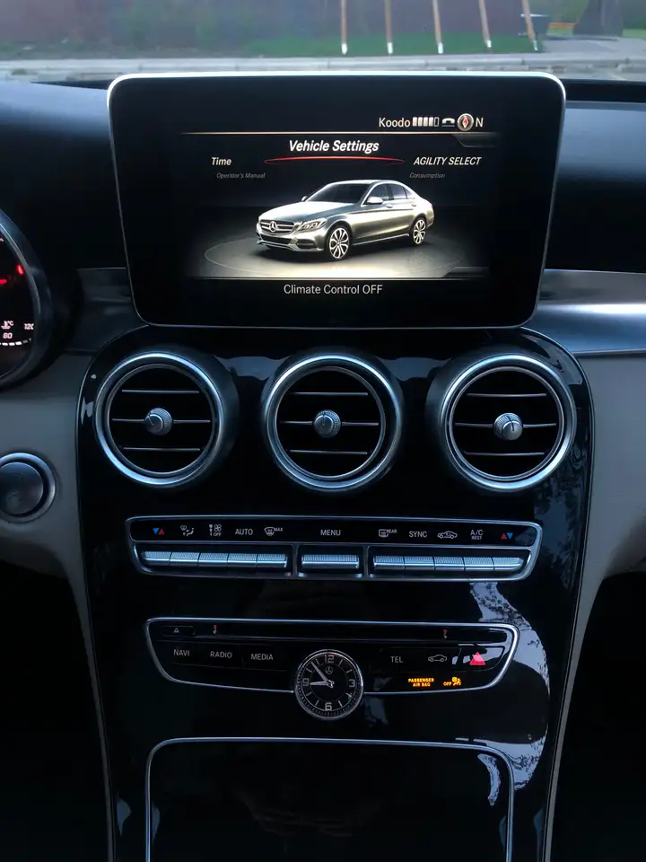 Mercedes-Benz C-Class снимка Mercedes-Benz C-Class