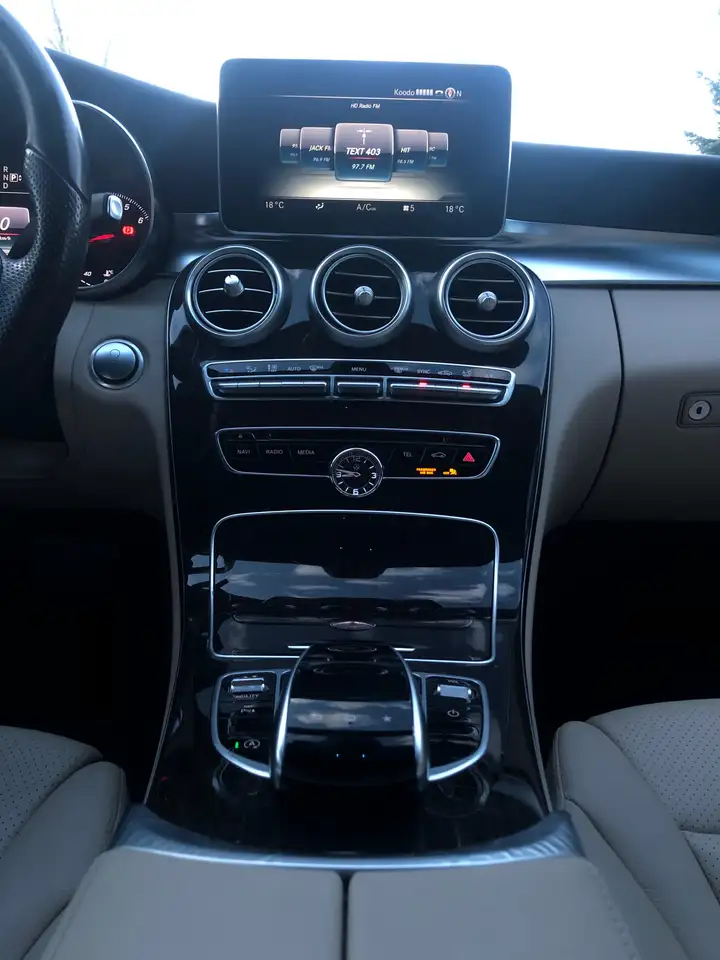 Mercedes-Benz C-Class снимка Mercedes-Benz C-Class