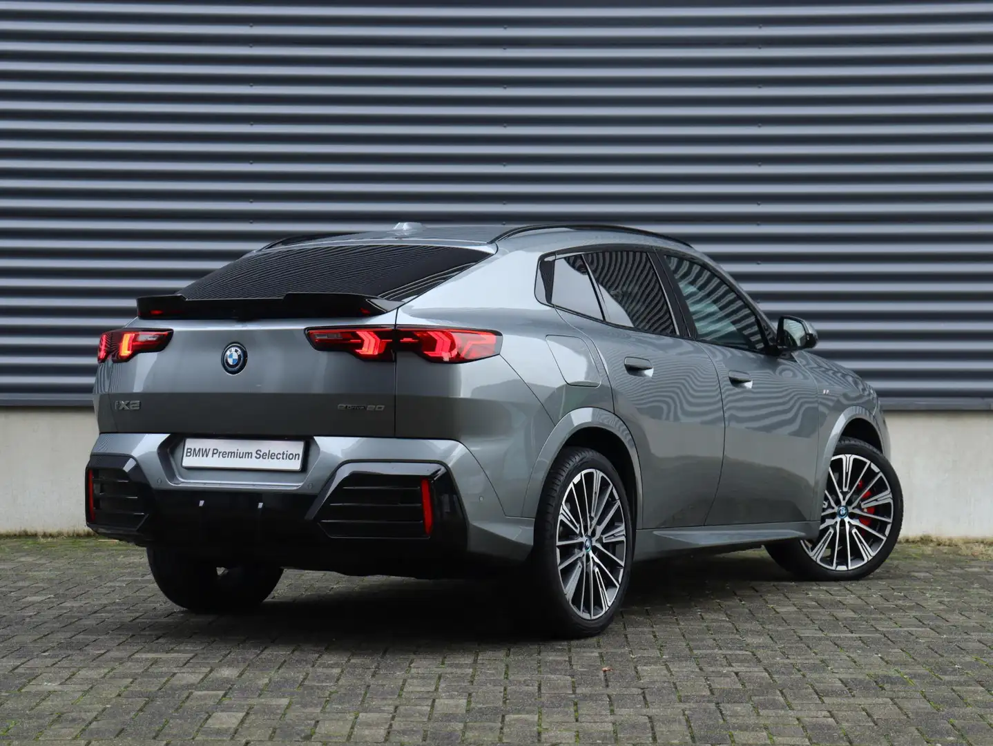 BMW iX2 eDrive20 | M Sportpakket Pro | Harman Kardon | Ele Grijs - 2