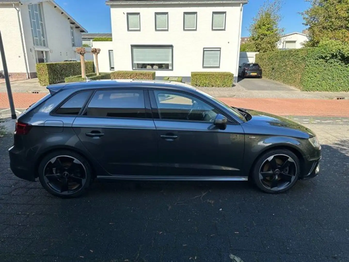 Audi A3 A3+1.8+TFSI+Ambit.+PL+S Grijs - 2