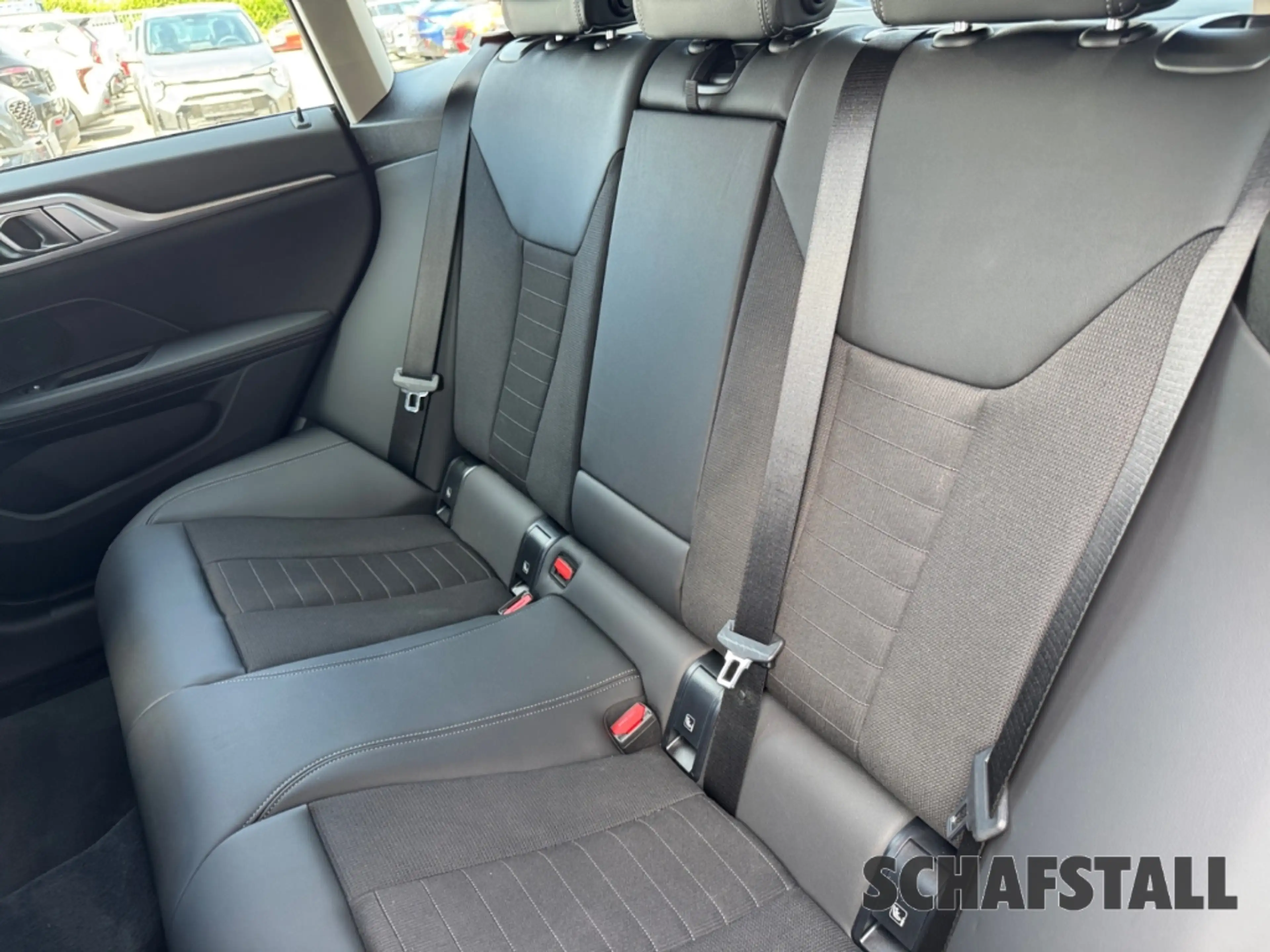 BMW i4 35 eDrive Gran Coupe NAVI AHK KAMERA PDC V+H — photo 15