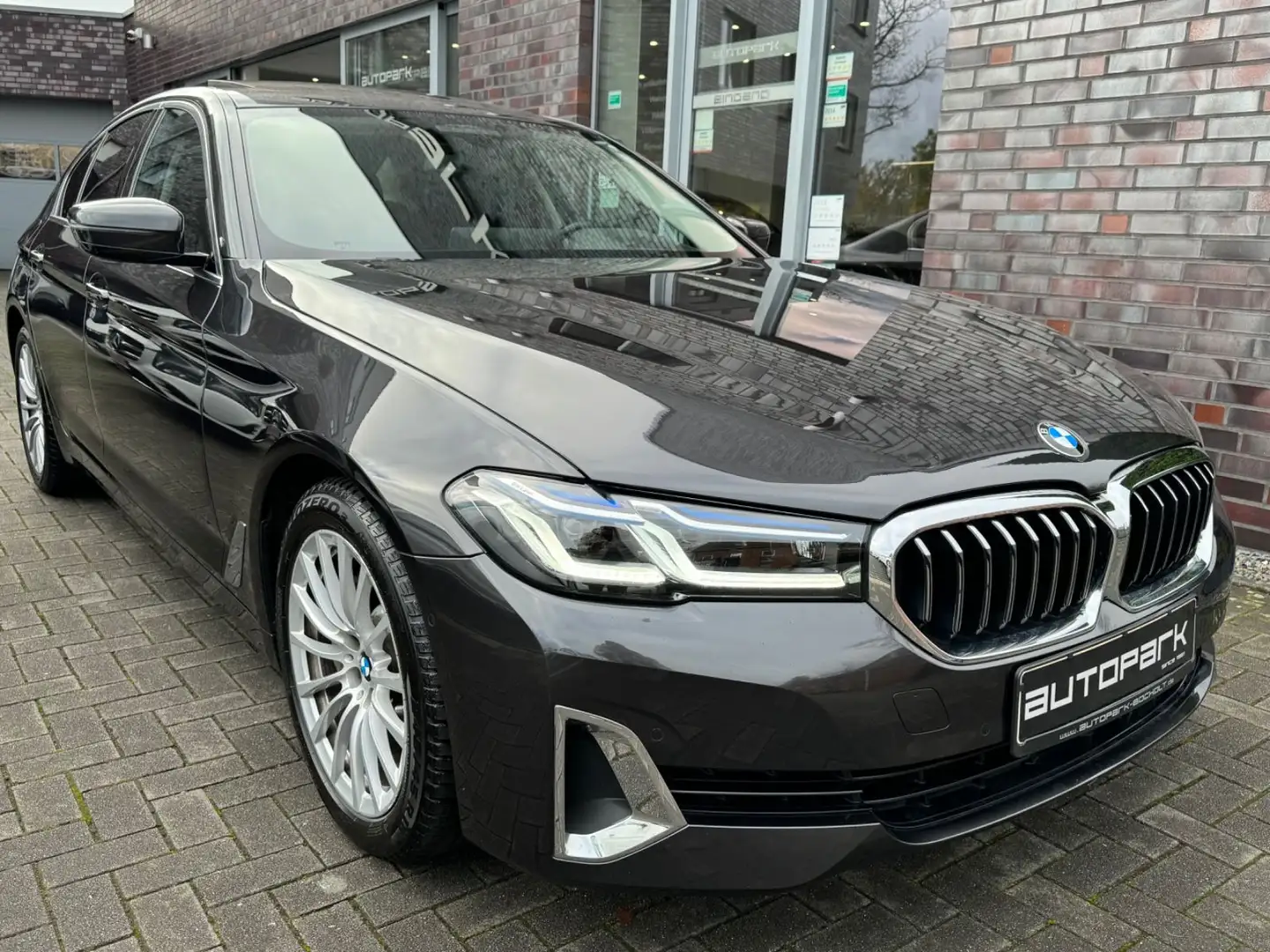 BMW 530 i Lim Luxury Sitzlüft Laser ACC GSD IntegralL Grau - 1