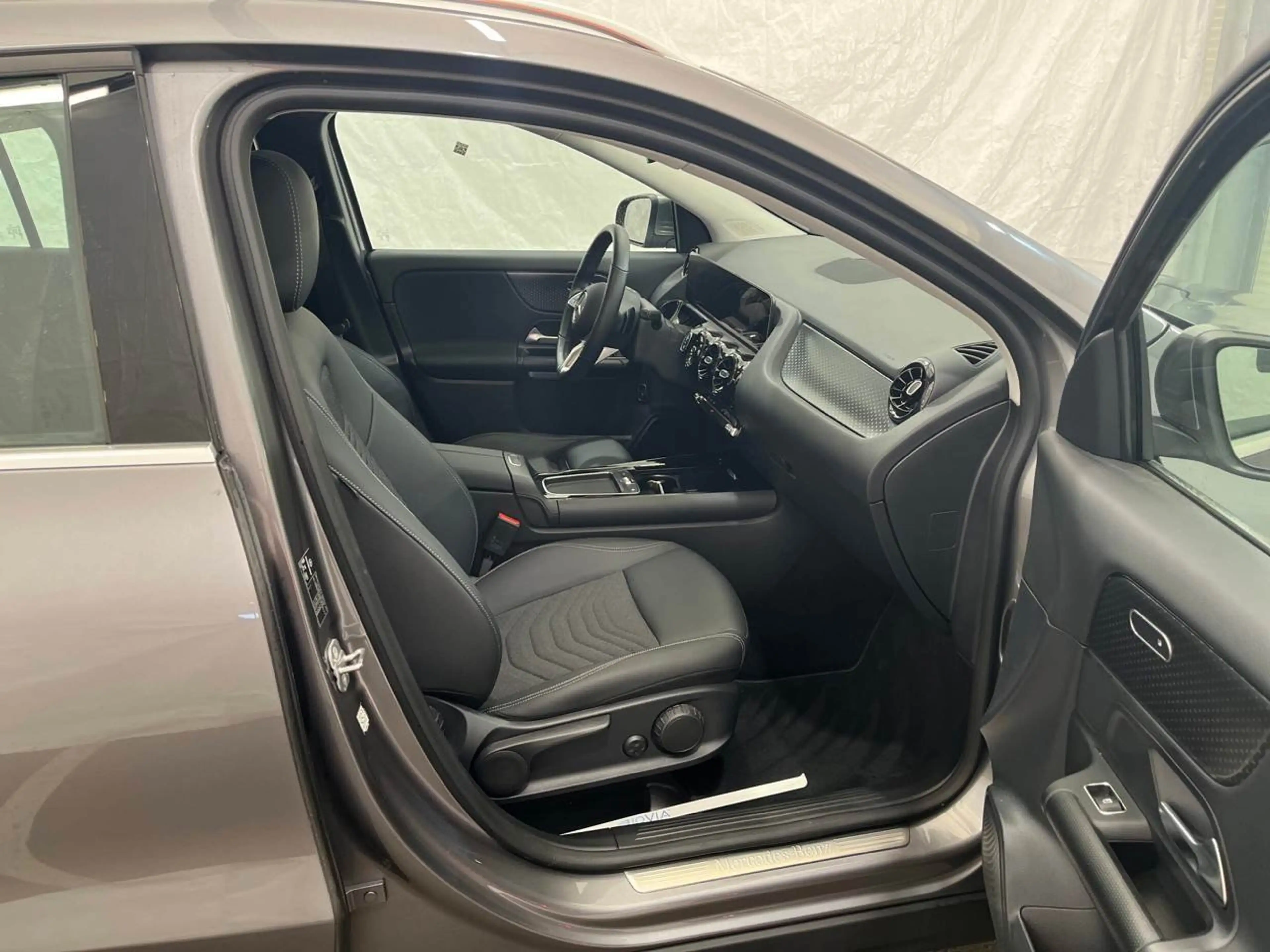 Mercedes-Benz GLA 180 d El.Heckkl. Key LED Lane Navi RKam AUT — photo 8