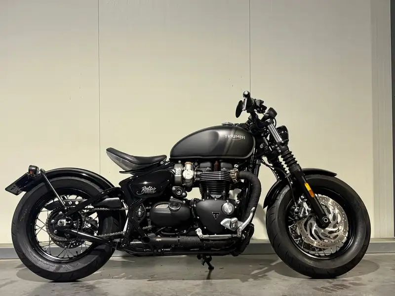 Triumph Bonneville Bobber - foto 5