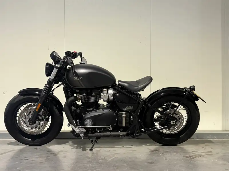 Triumph Bonneville Bobber - foto 6