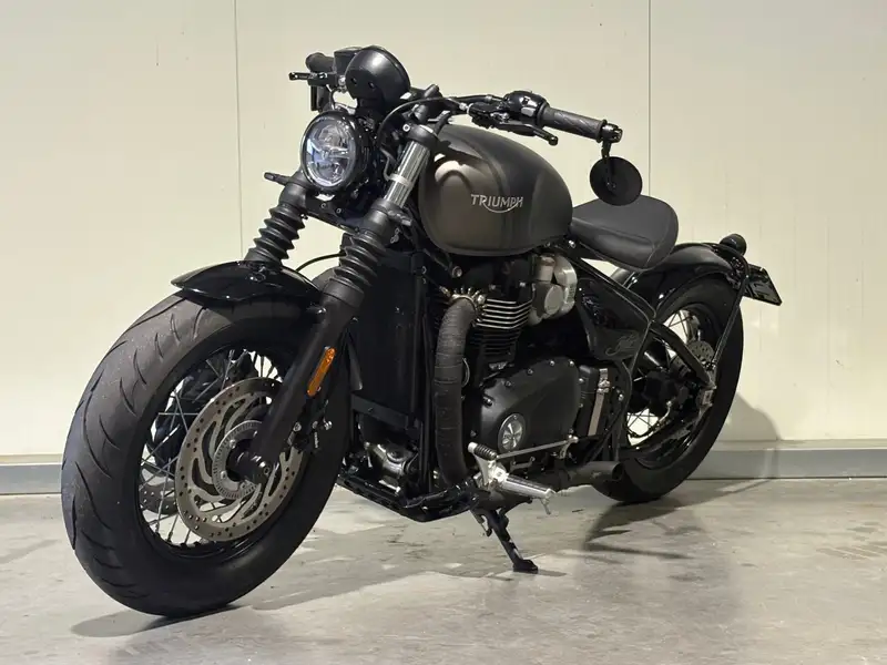 Triumph Bonneville Bobber - foto 3