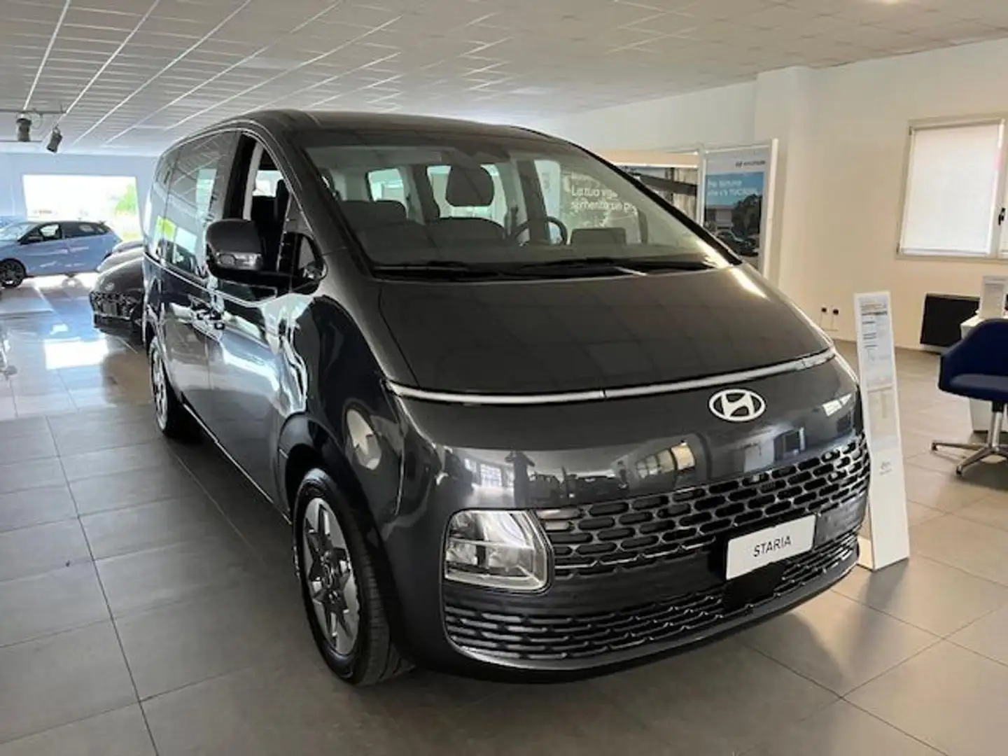 Hyundai STARIA 1.6 HEV AT 2WD 9 posti Wagon KM0 Grigio - 1