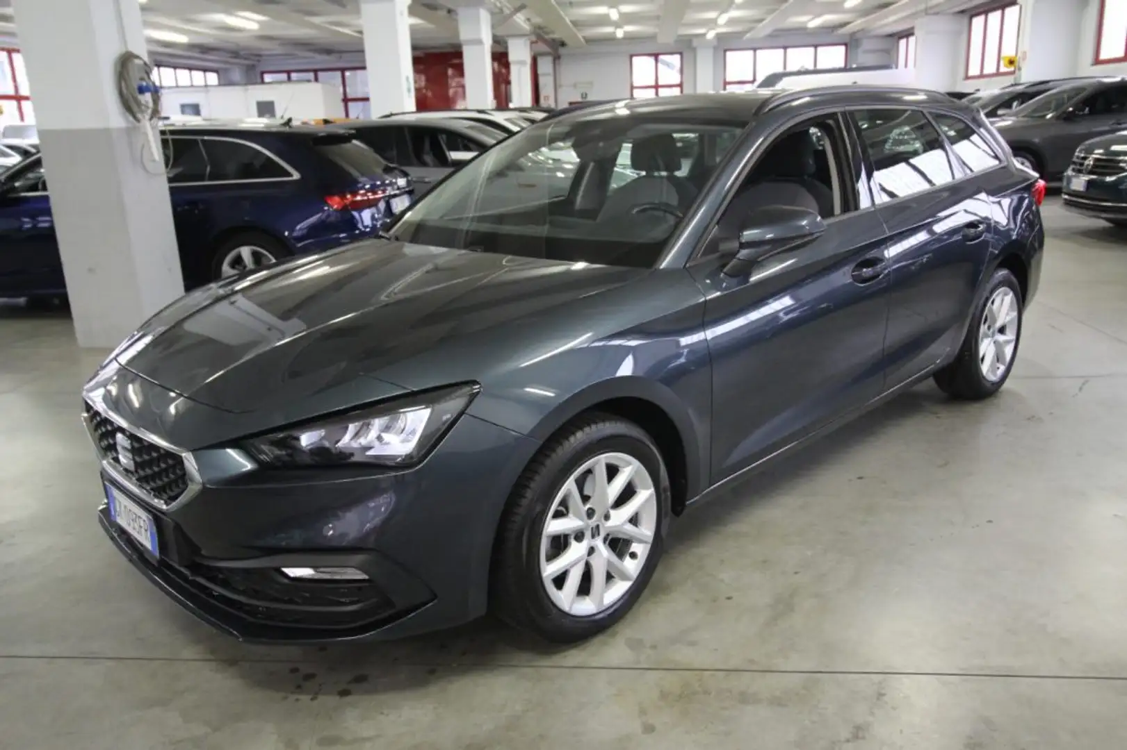 SEAT Leon Sportstourer 1.0 eTSI 110 CV DSG Style Blauw - 2