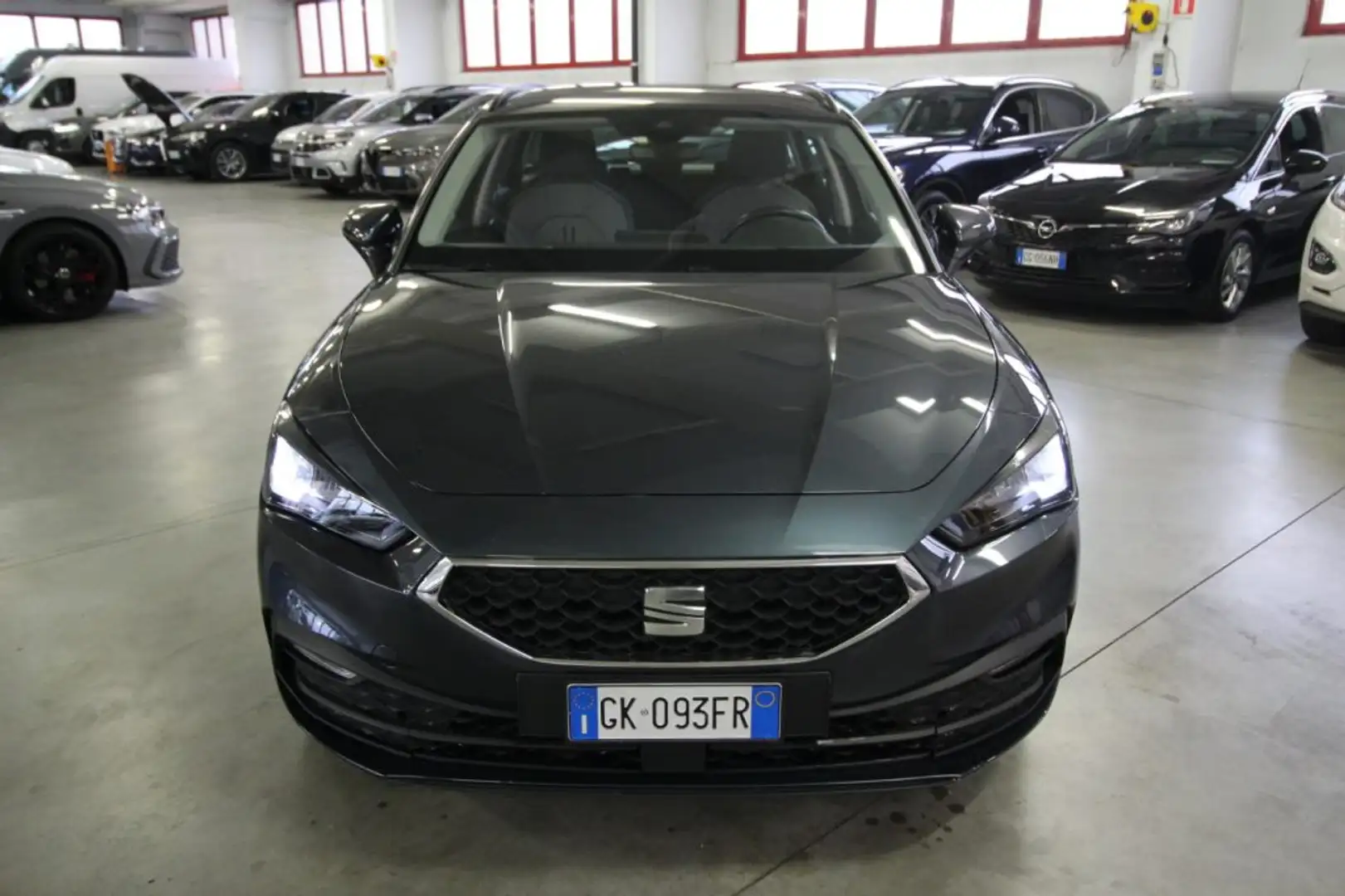 SEAT Leon Sportstourer 1.0 eTSI 110 CV DSG Style Blauw - 1