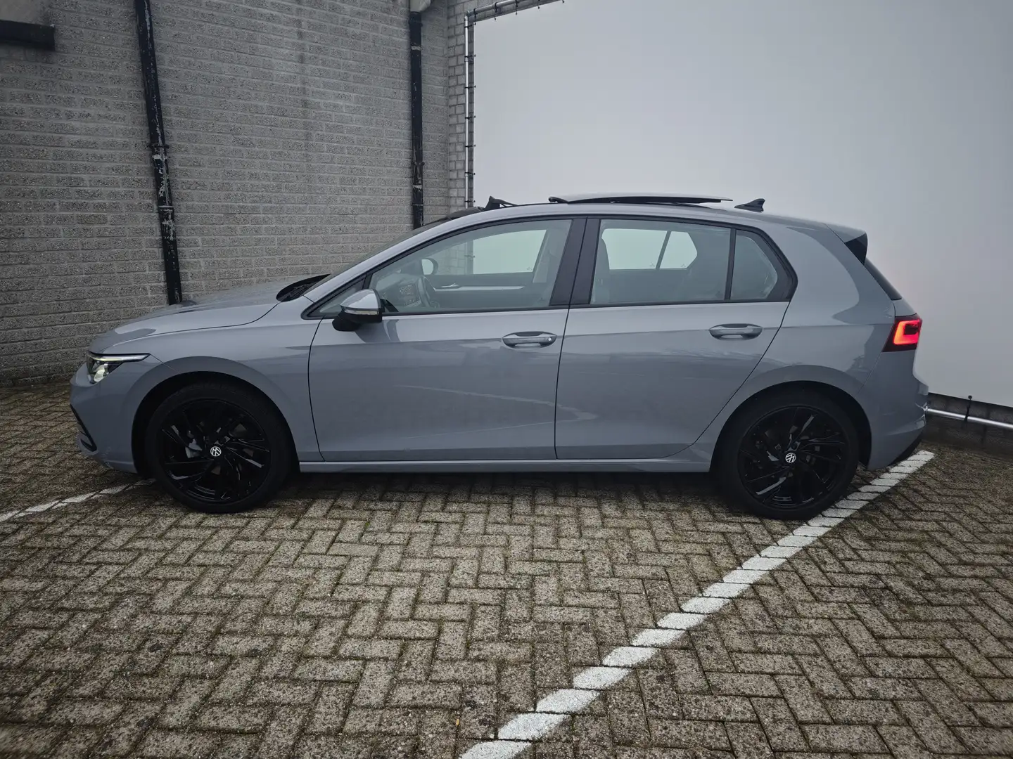 Volkswagen Golf 1.5 eTSI Style | Achterbank in delen neerklapbaar Grigio - 2