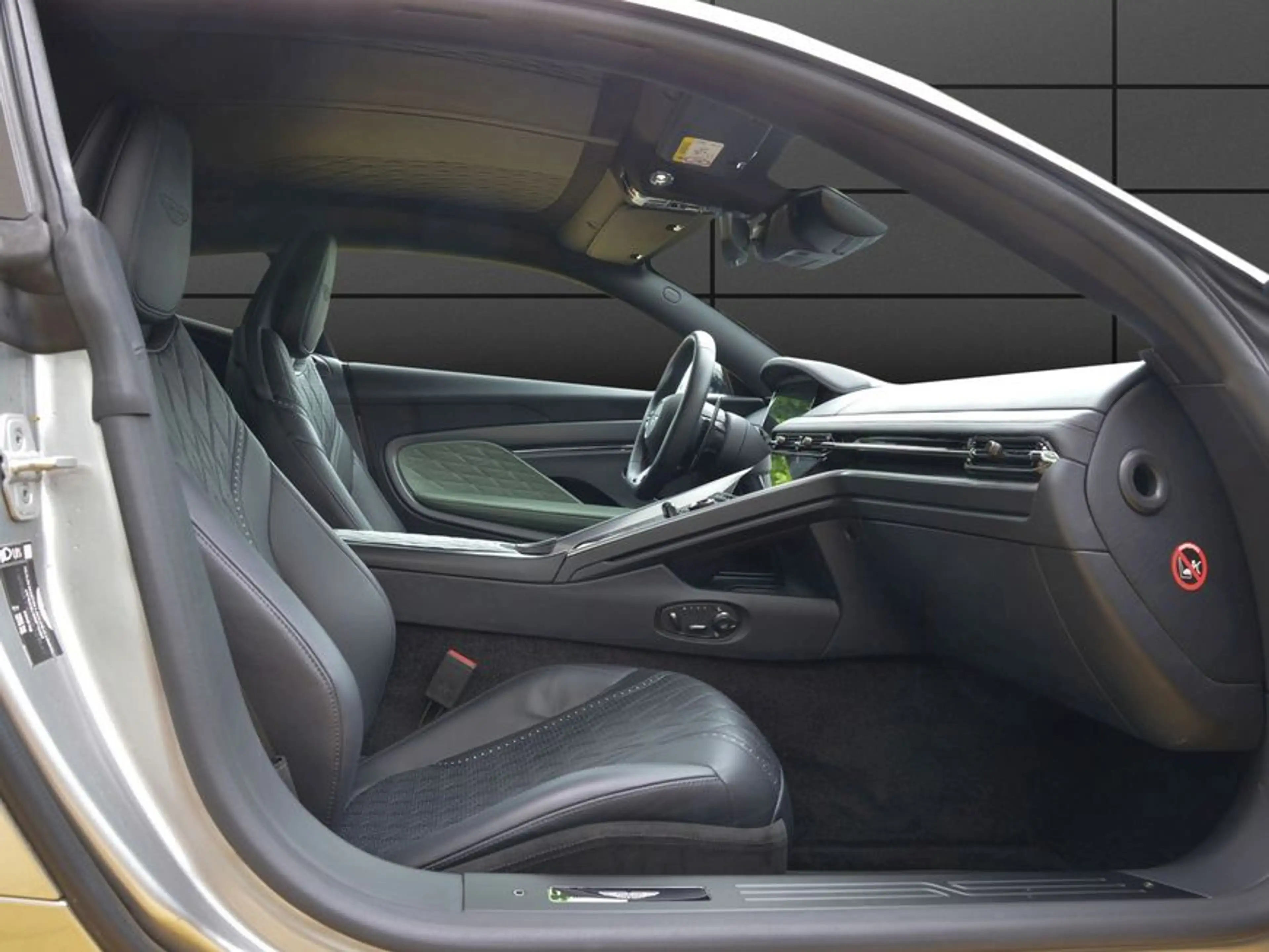 Aston Martin DB12 Coupe — photo 13