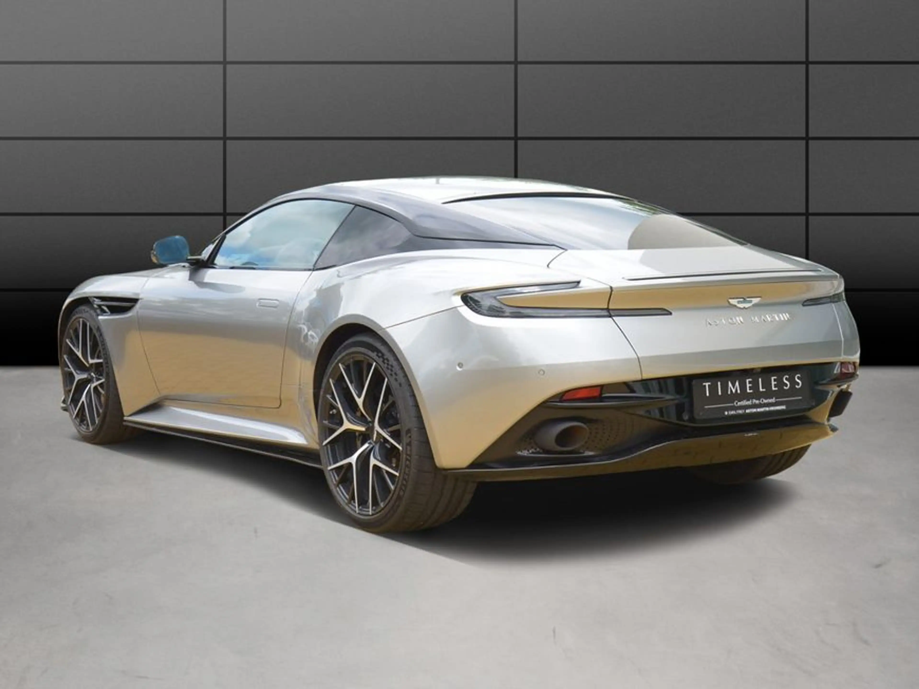 Aston Martin DB12 Coupe — photo 3
