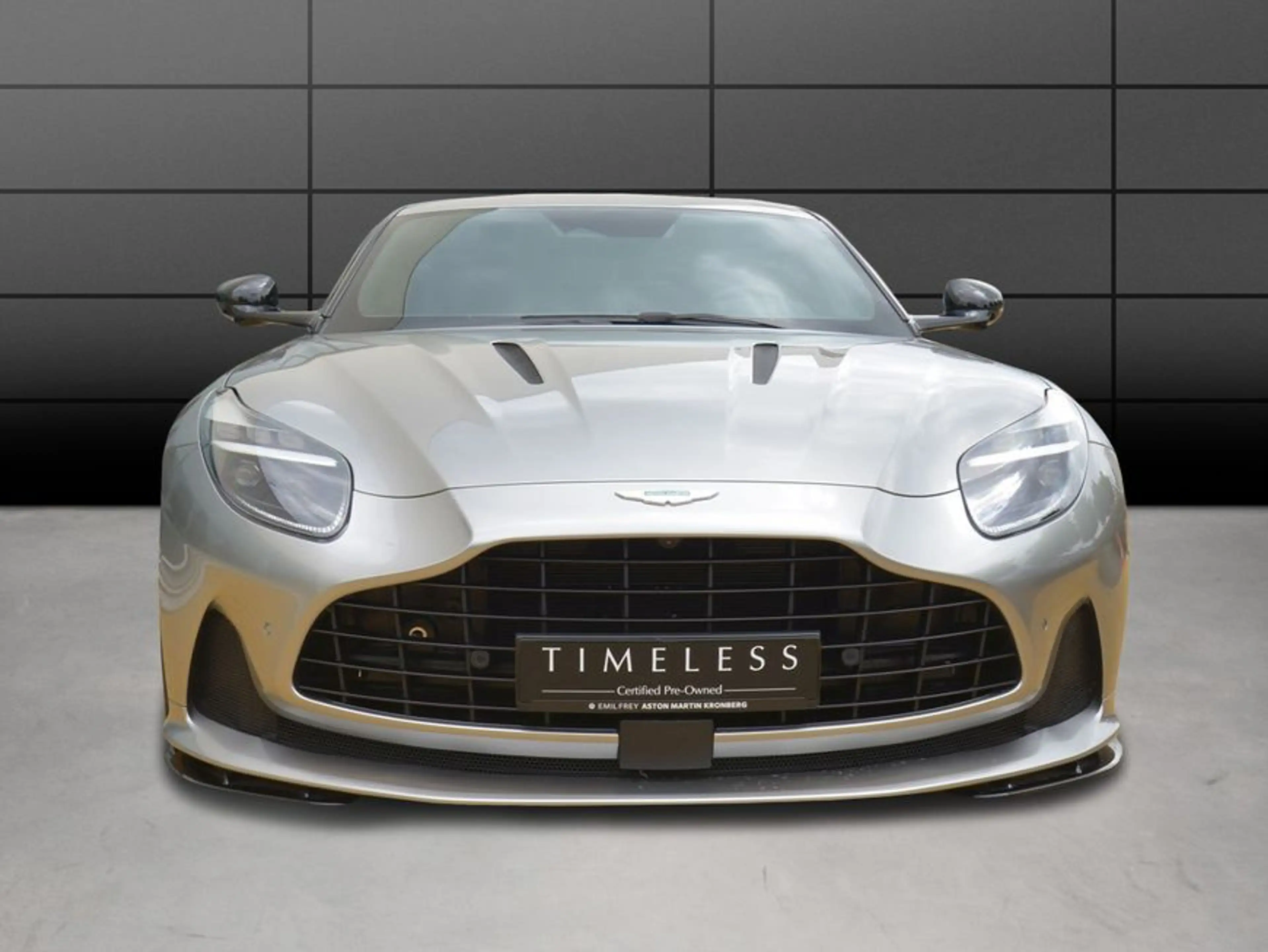 Aston Martin DB12 Coupe — photo 7