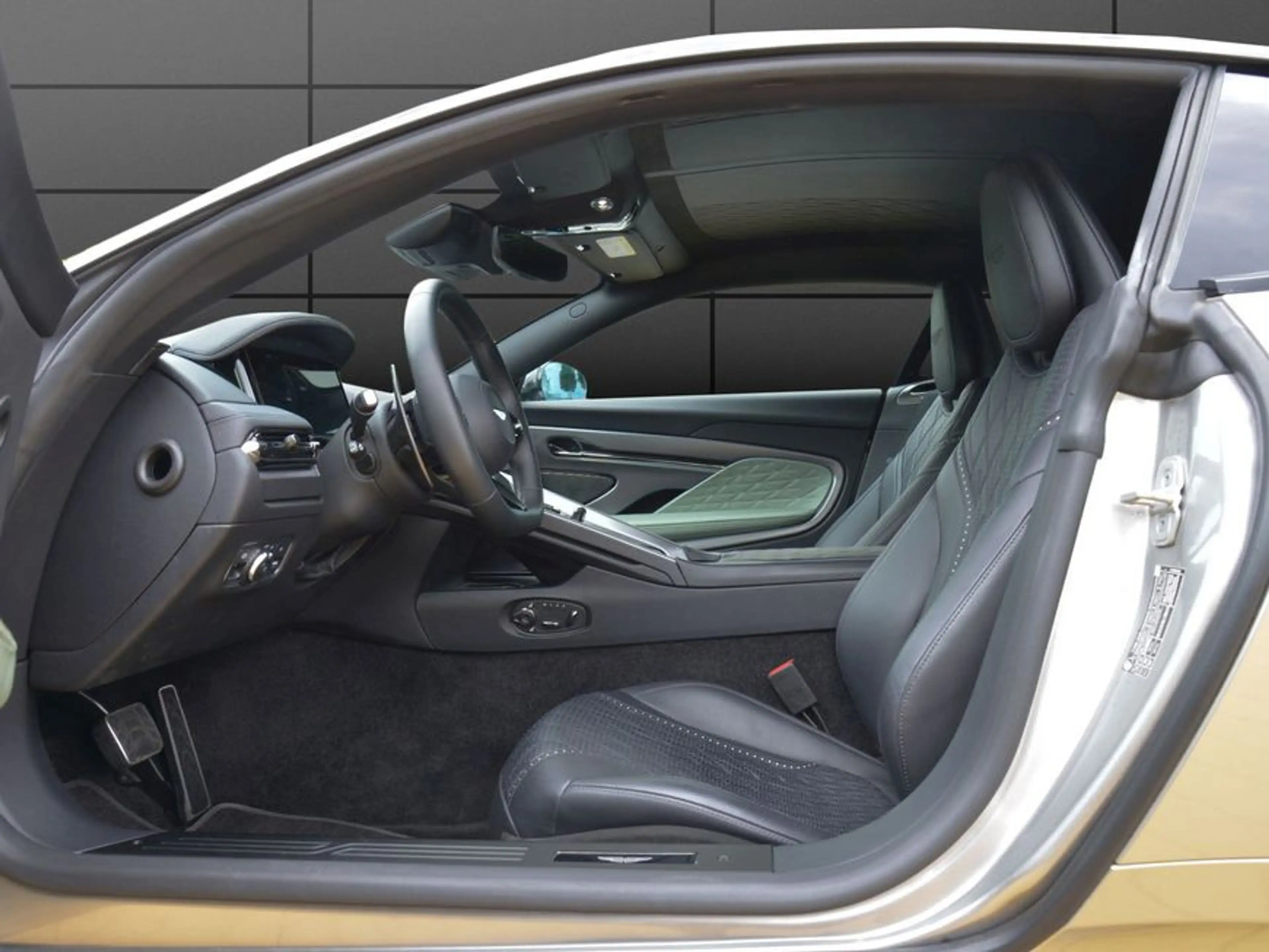 Aston Martin DB12 Coupe — photo 12