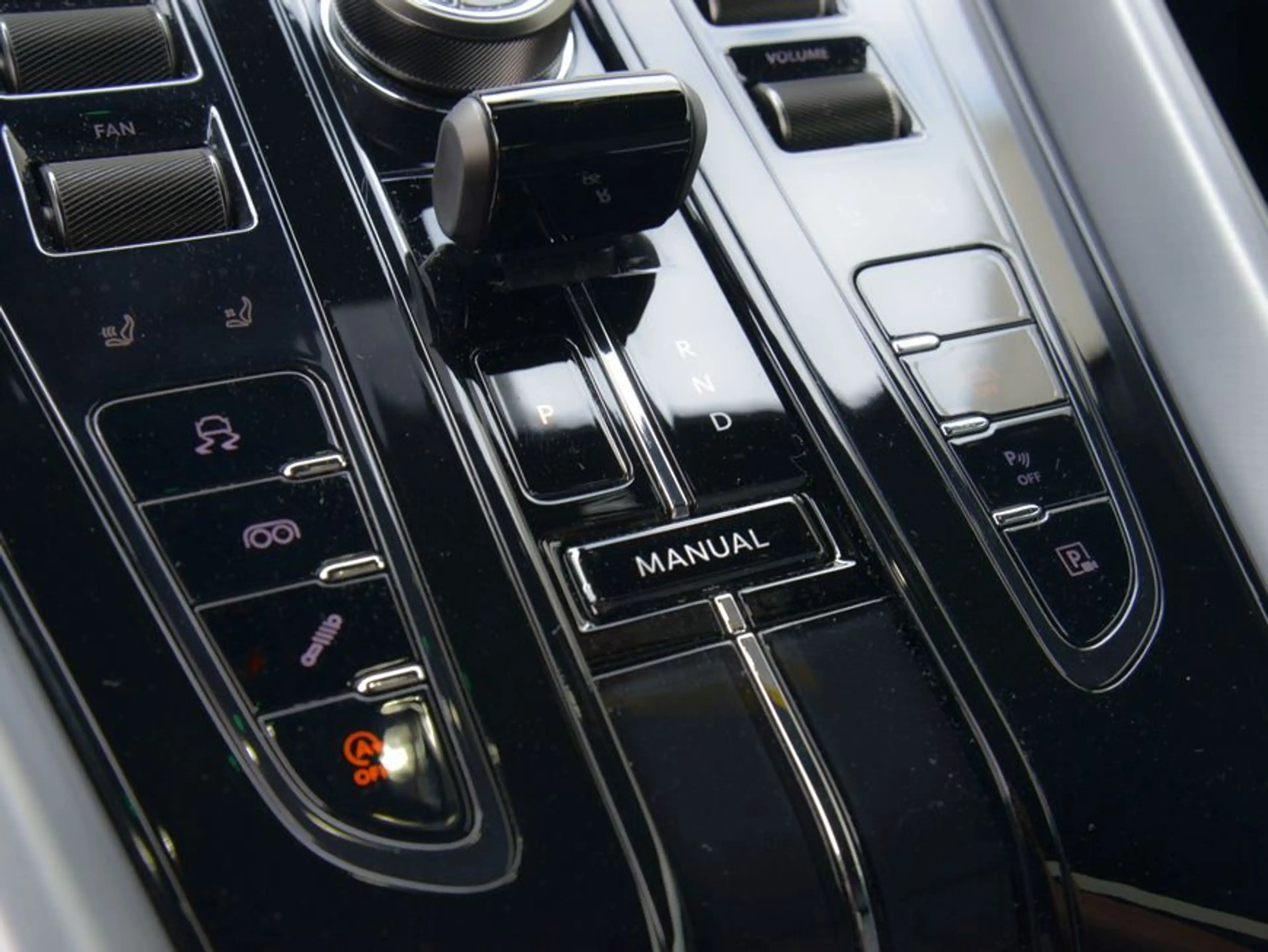 Aston Martin DB12 Coupe — photo 15
