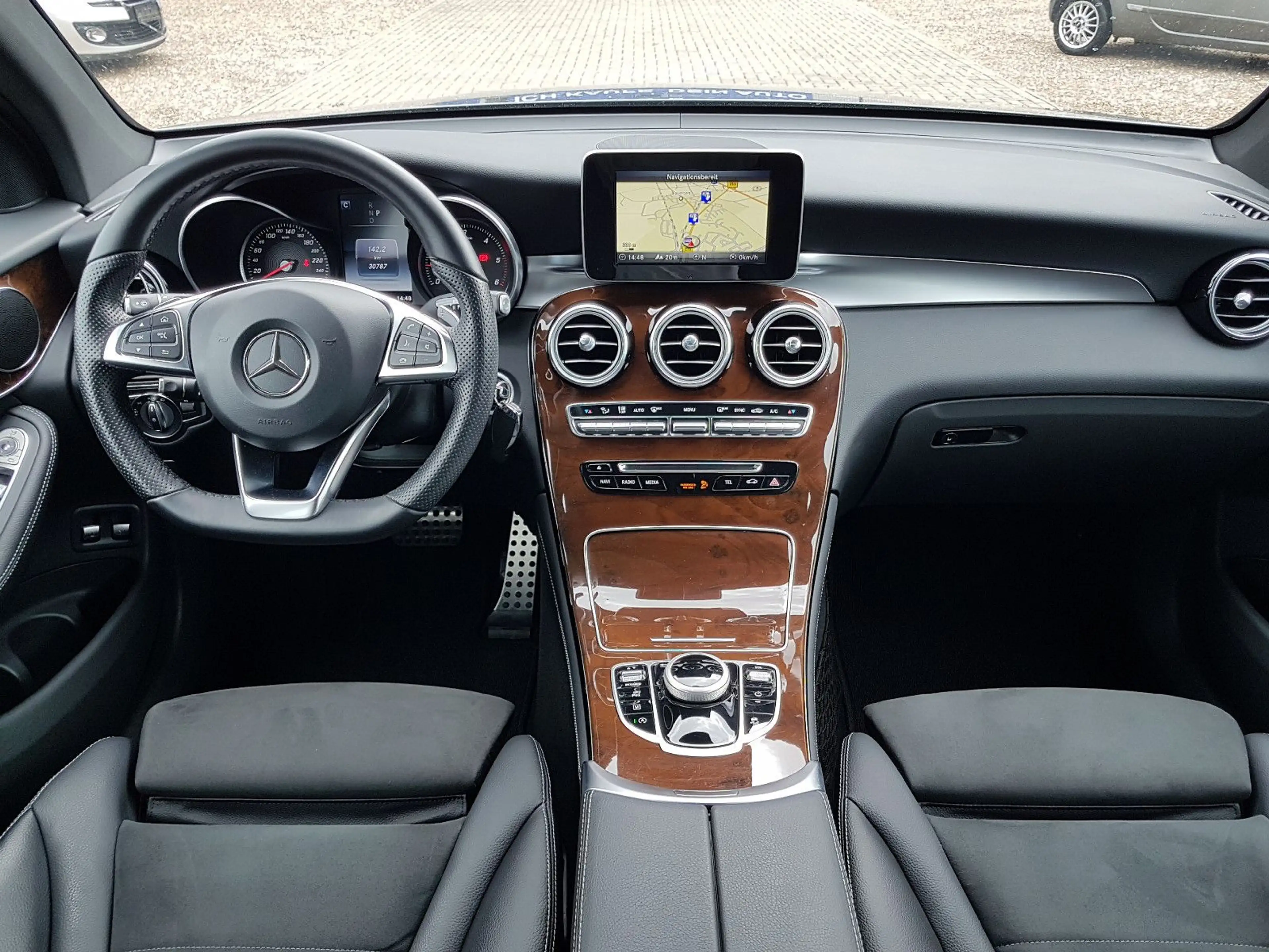 Mercedes-Benz GLC 250 d 4Matic LED AHK NAVI  AMG  nur 30000 km — photo 11