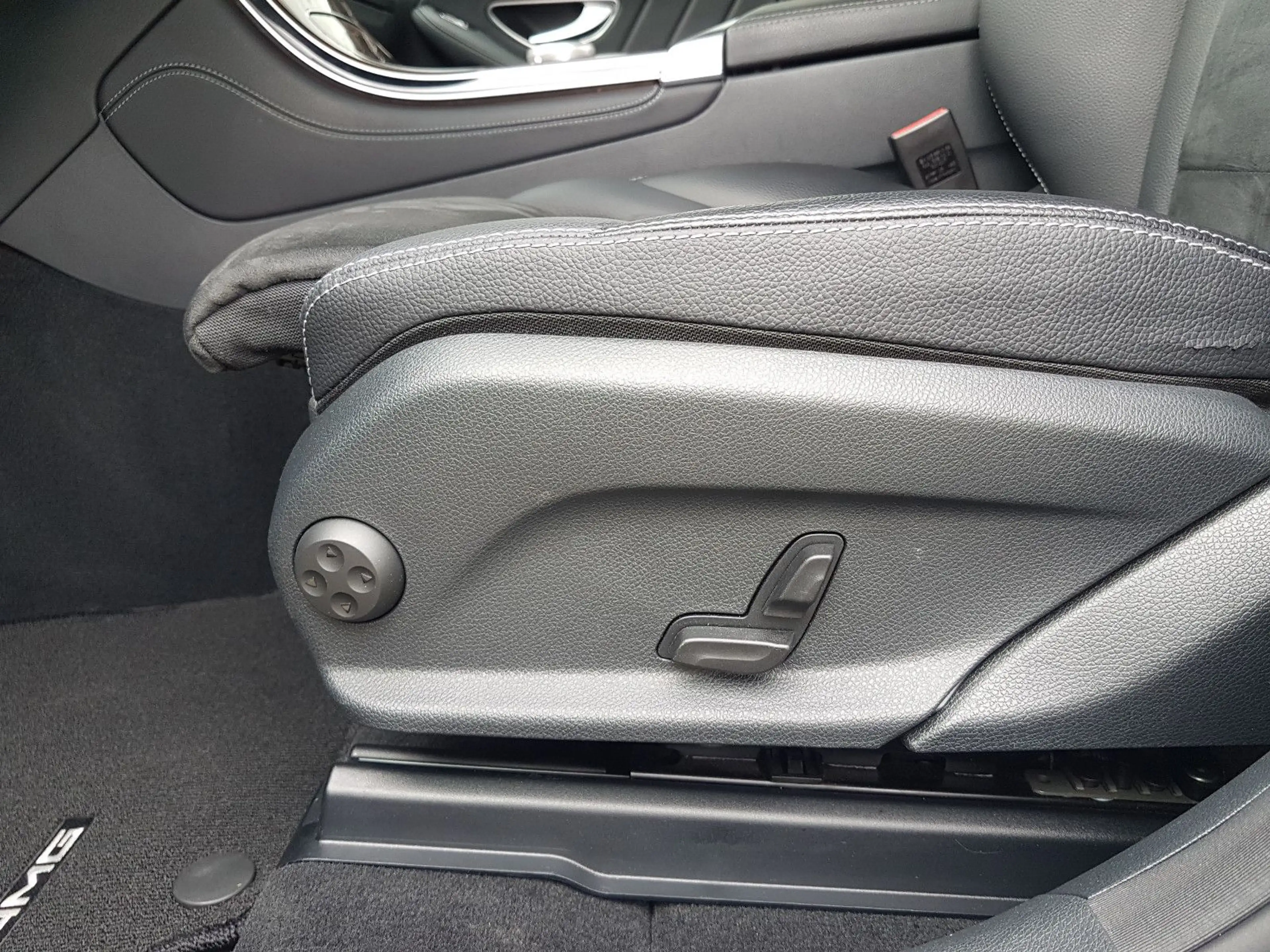 Mercedes-Benz GLC 250 d 4Matic LED AHK NAVI  AMG  nur 30000 km — photo 16