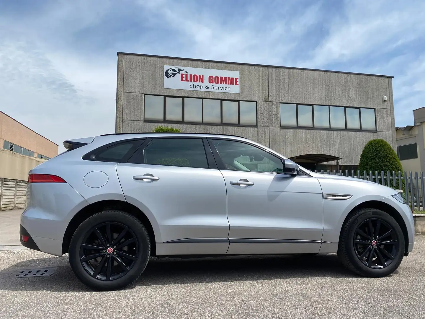 Jaguar F-Pace F-Pace 2015 3.0d V6 First edition awd 300cv auto Ezüst - 1