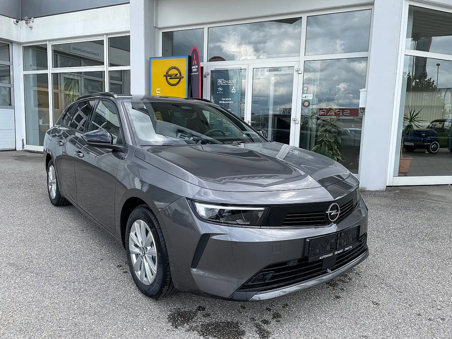 Opel Astra ST 1,2 Turbo MHEV Edition Aut. Grau - 2