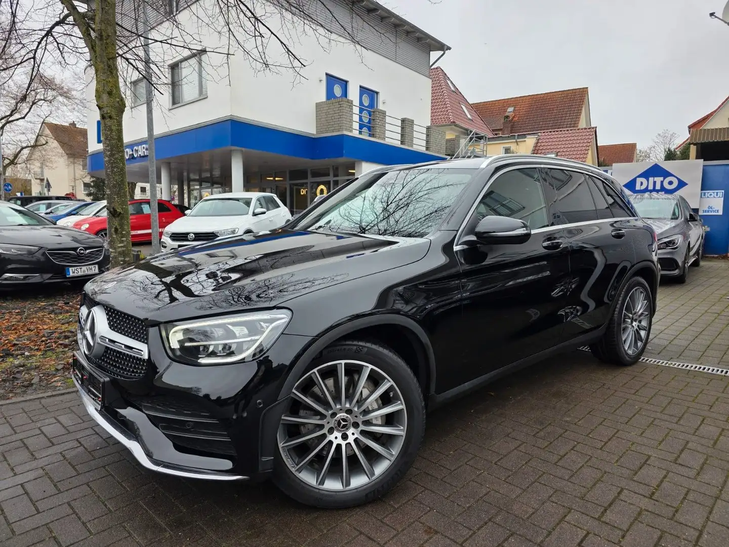 Mercedes-Benz GLC 200 4Matic/Automatik/AMG/AHK/LED/ Schwarz - 1