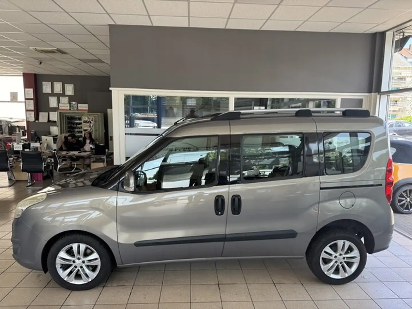 Opel Combo 1.6CDTI Selection 7Sitzer Klima 1.Hand PDC Gris - 1