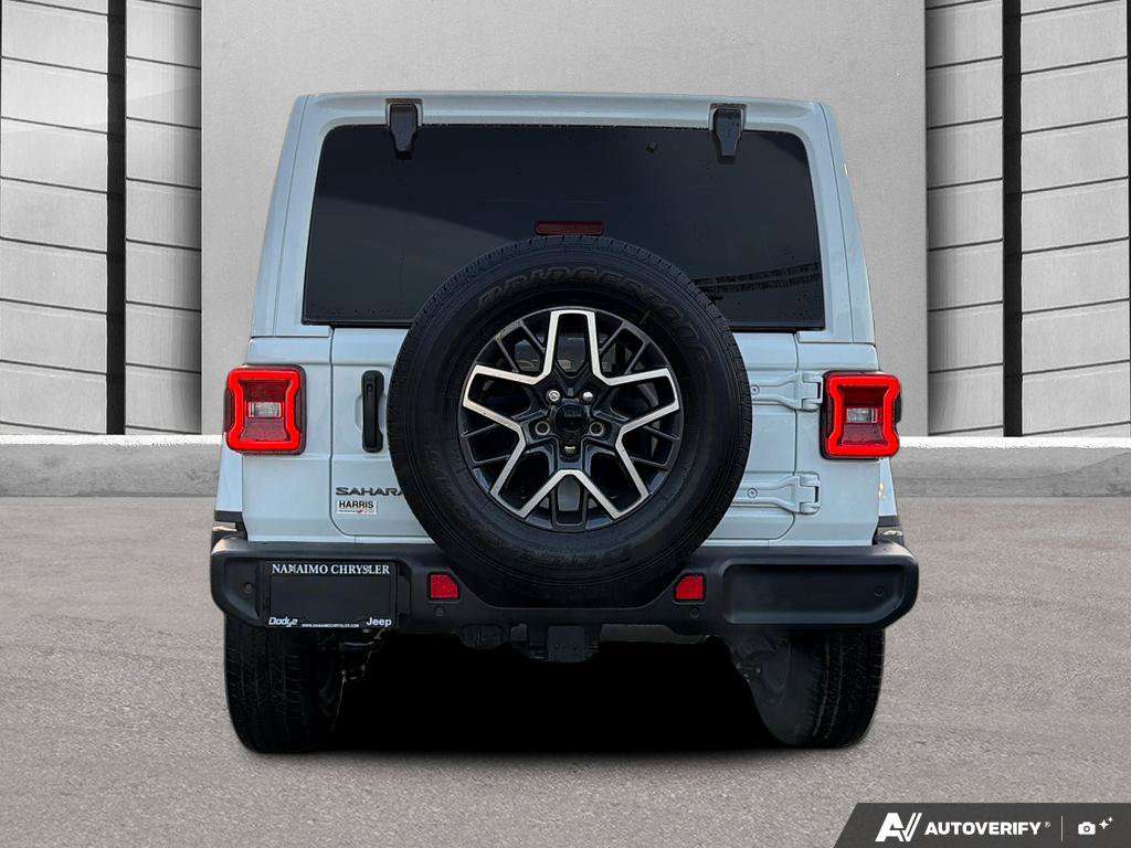 2026 Jeep Wrangler Sahara 4 Door 4x4 | Clean CarFax! | Ultra Low KMs! — photo 5