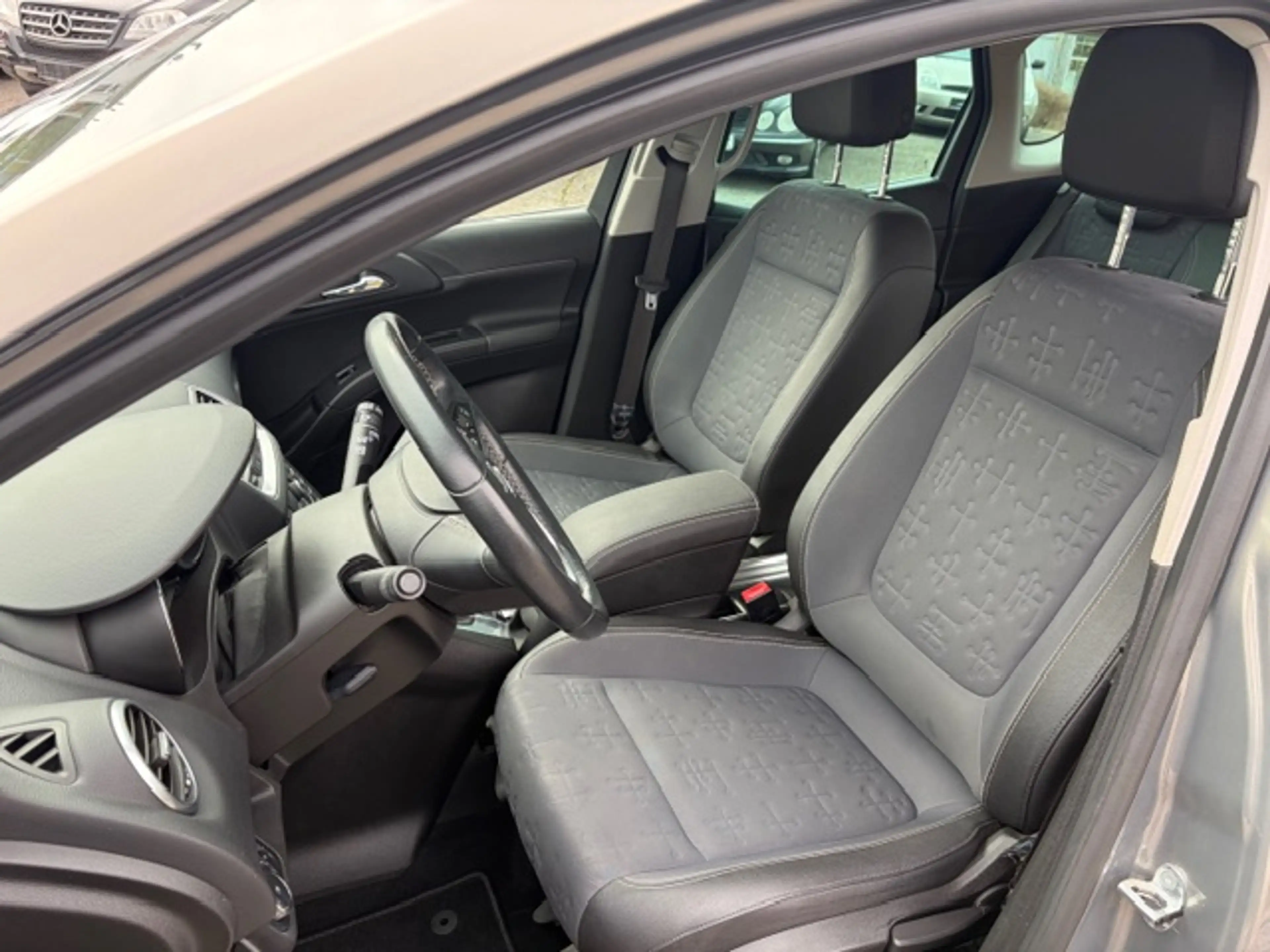 Opel Meriva 1.4 Innovation-Klima-Navi-Parksensoren— — photo 11