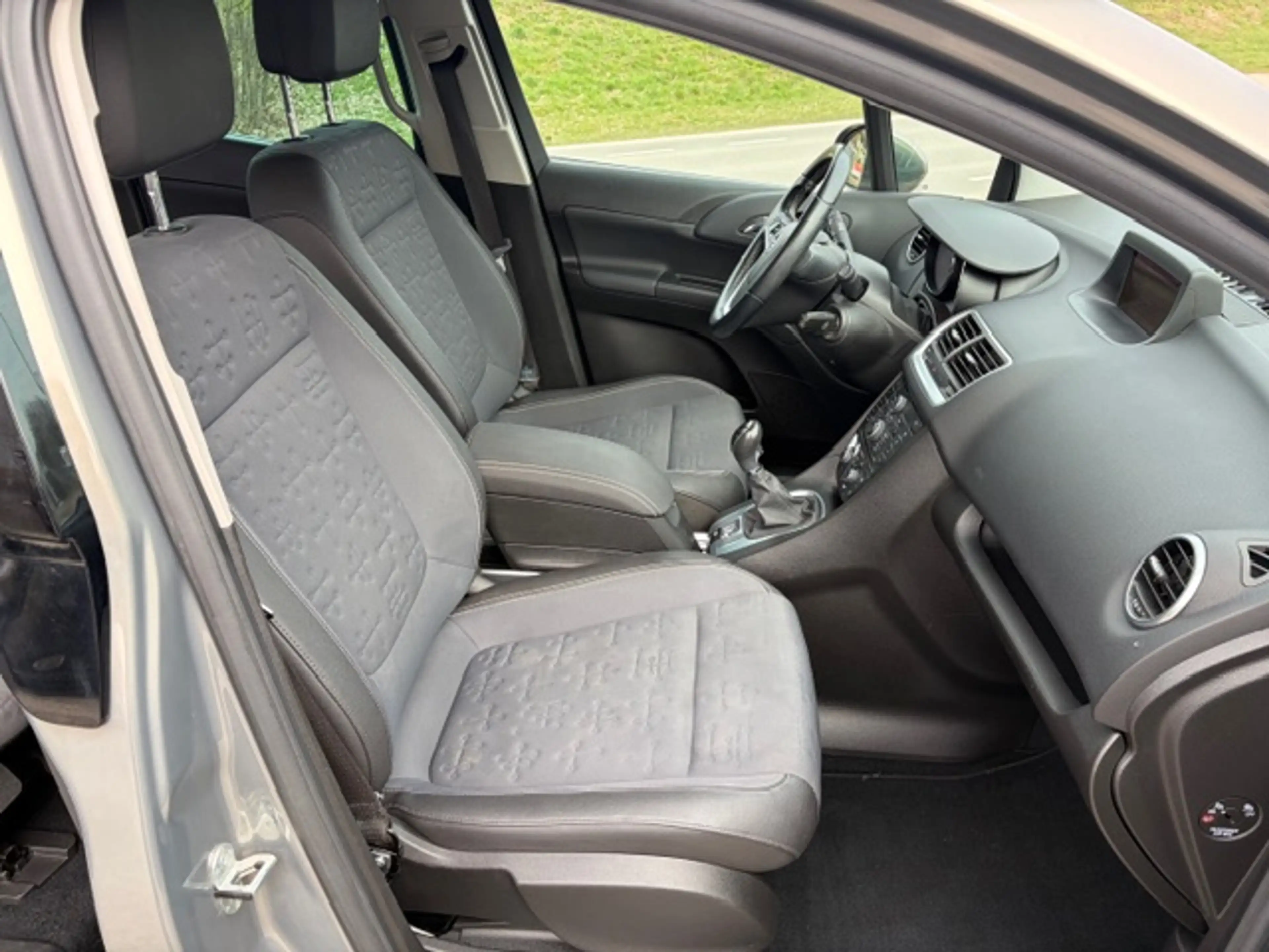 Opel Meriva 1.4 Innovation-Klima-Navi-Parksensoren— — photo 15