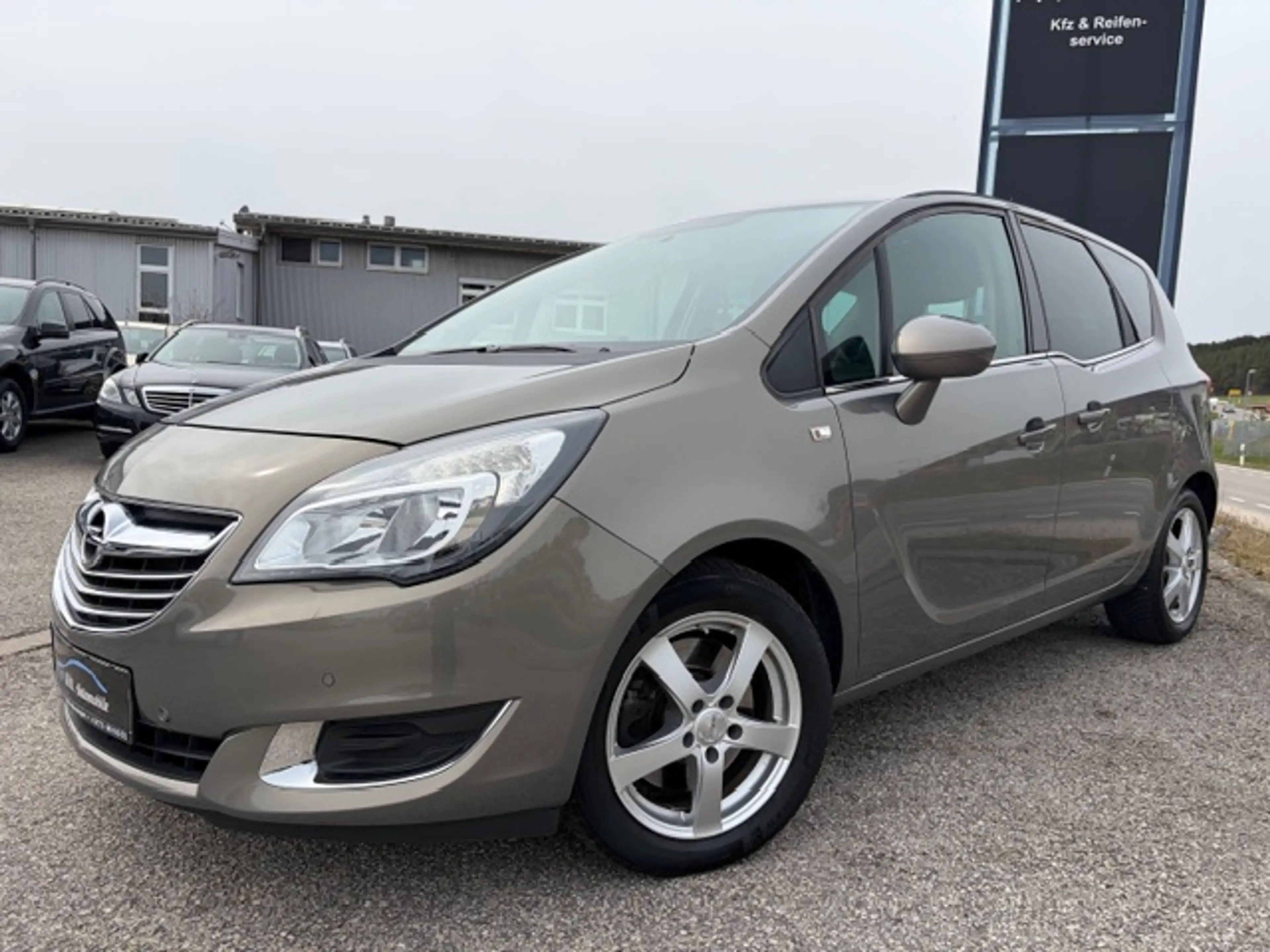 Opel Meriva 1.4 Innovation-Klima-Navi-Parksensoren—
