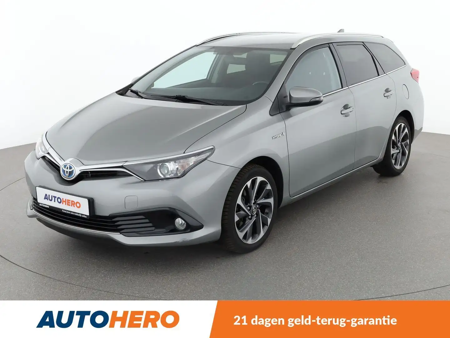 Toyota Auris 1.8 Hybrid Design Edition Grijs - 1