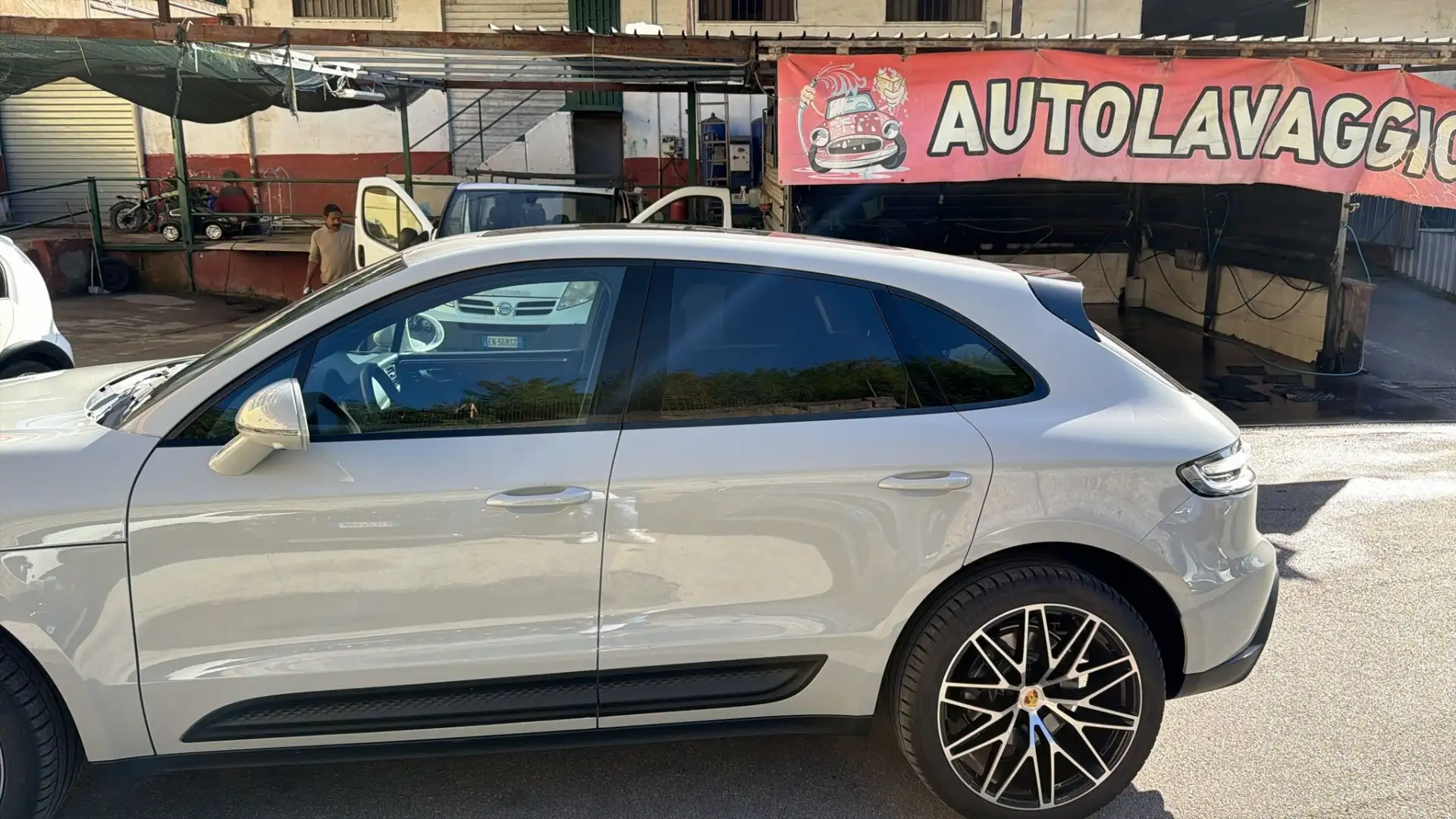 포르쉐 Porsche Macan 2024 화이트 사진 8